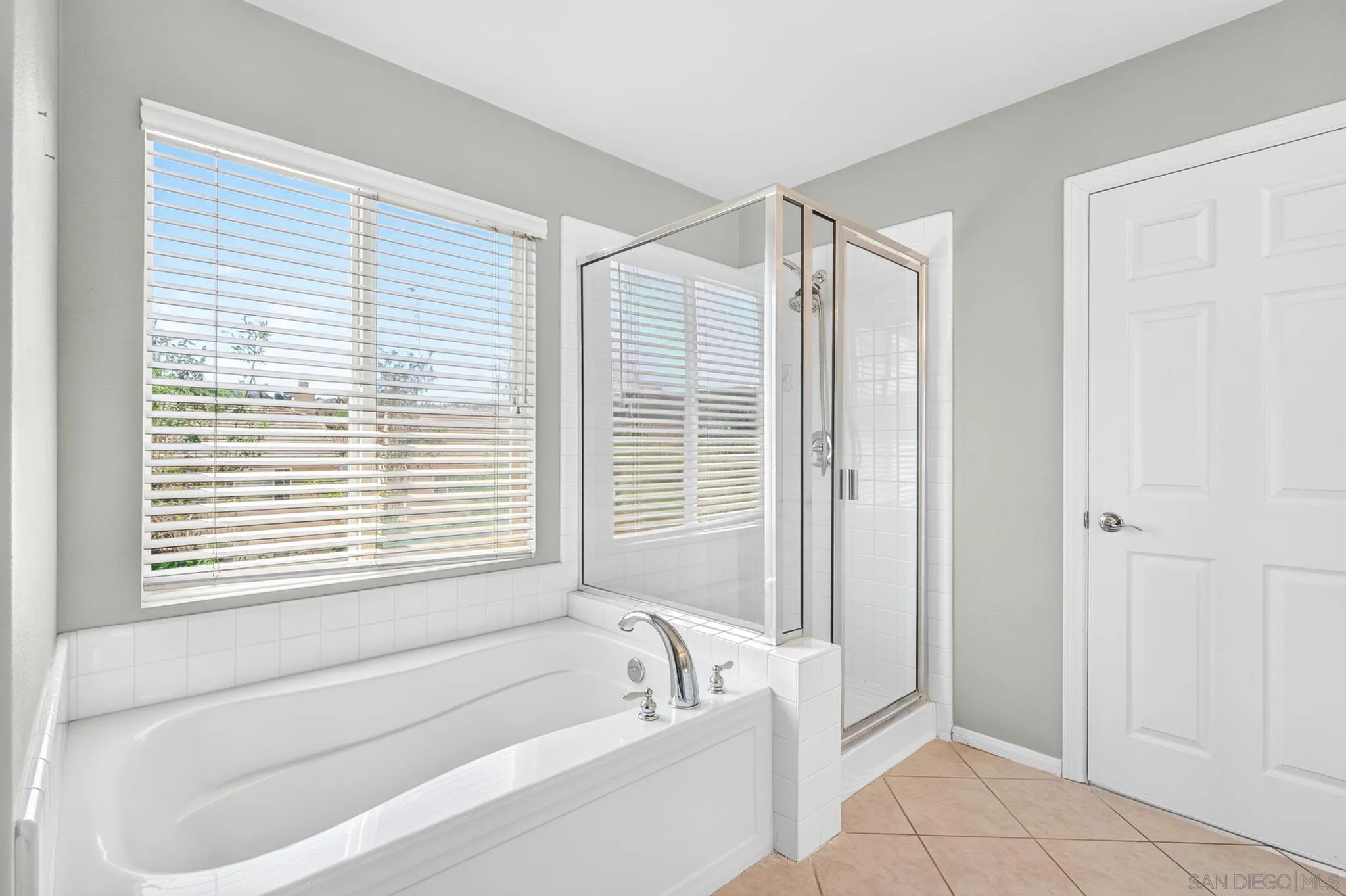 https://cdn.realtyfeed.com/cdn/127/260018572/93dc761b0611c19f0738c591ab82234a.webp