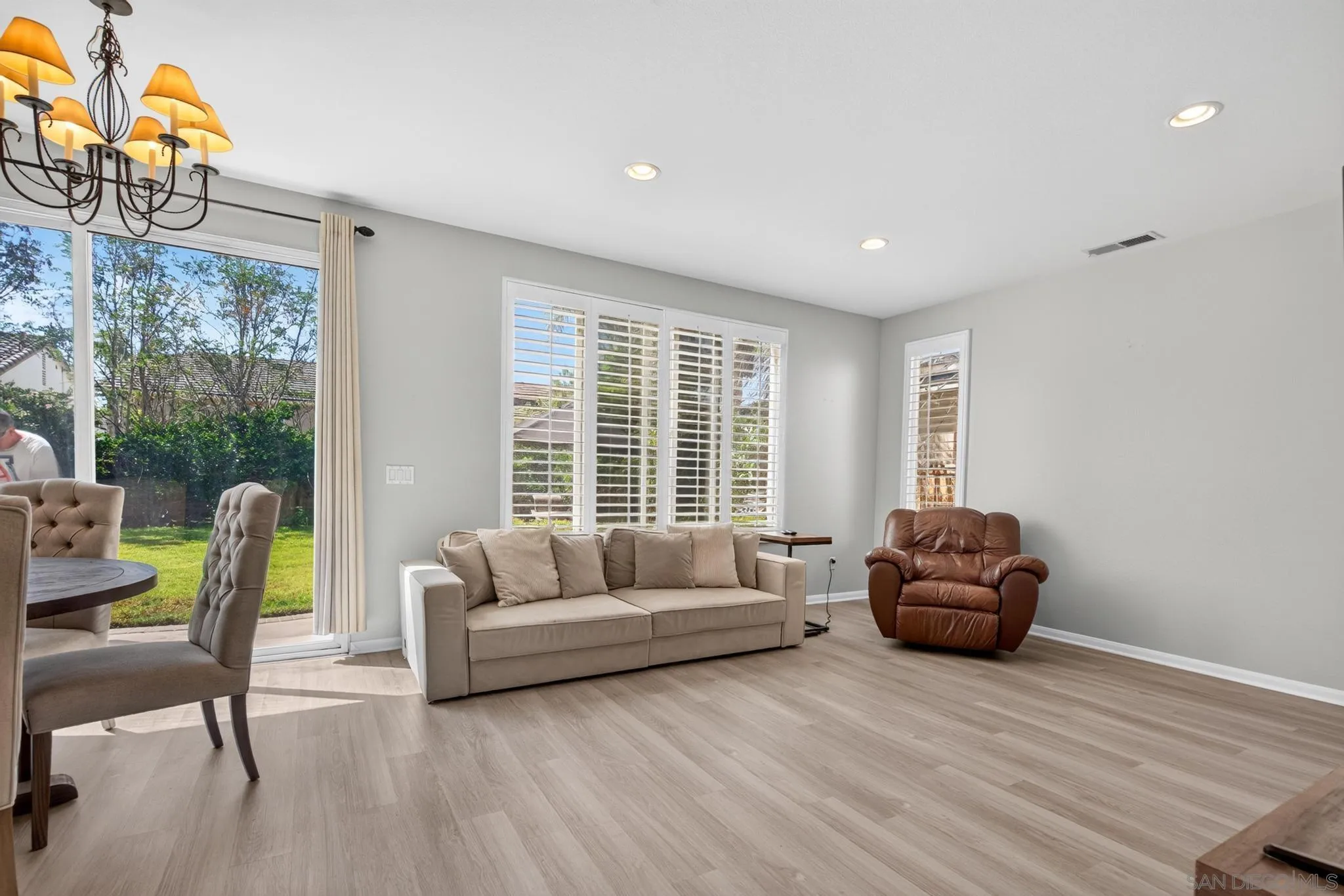 https://cdn.realtyfeed.com/cdn/127/260018572/cfc22b893f4600836b34c193bc5361c0.webp