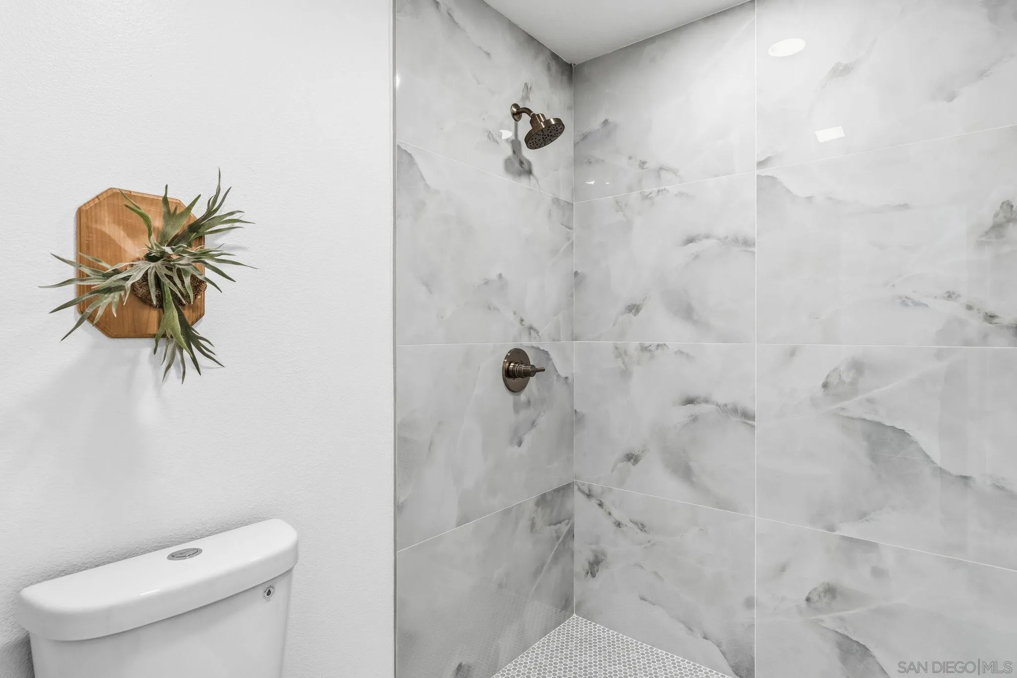 https://cdn.realtyfeed.com/cdn/127/260018574/8a4dc427dafa506208ab546faa2e6f4b.webp
