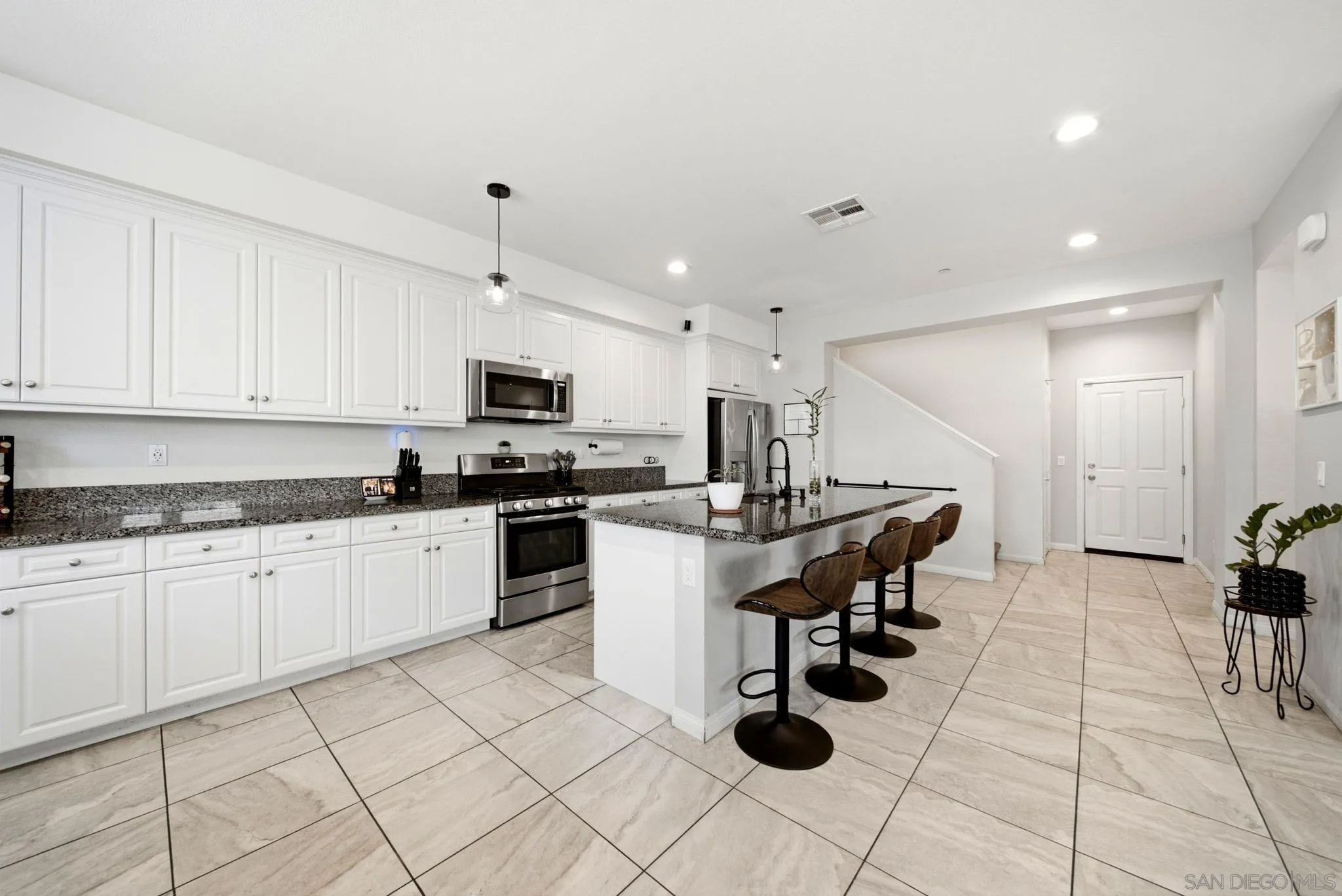 1165 Calle Oroblanco Unit 1, Chula Vista, CA 91913 - Photo 4 of 18, Chula Vista, CA