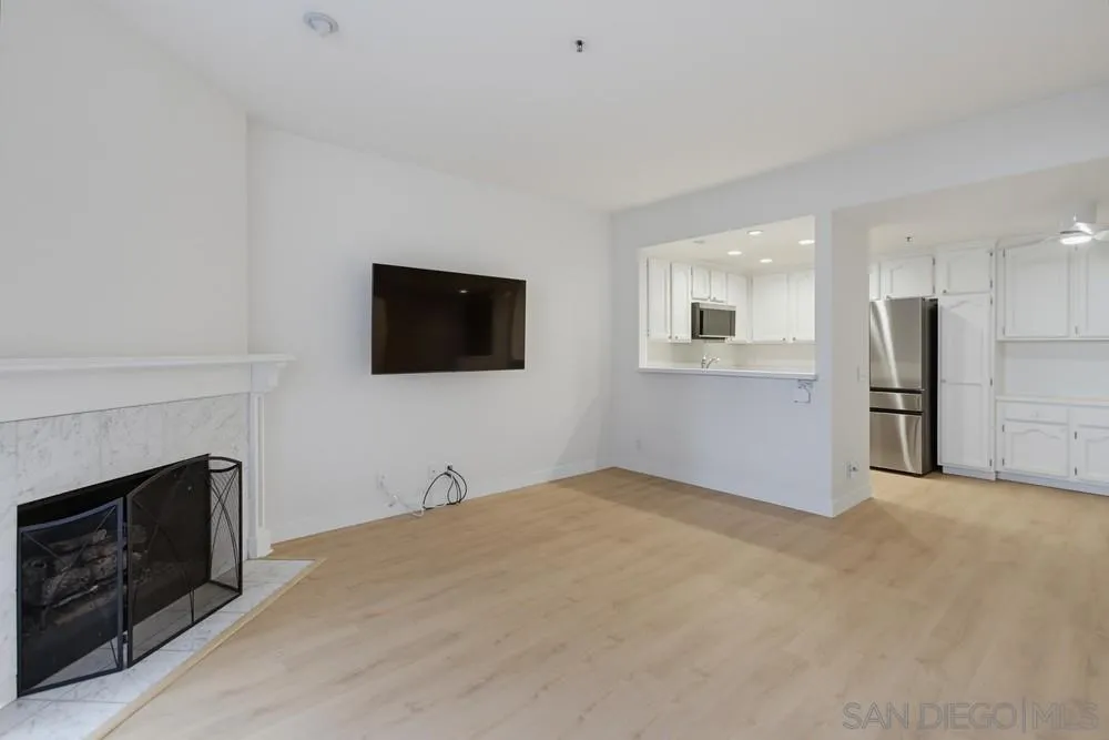 Photo #8: 260018590 Listing: Photo #8