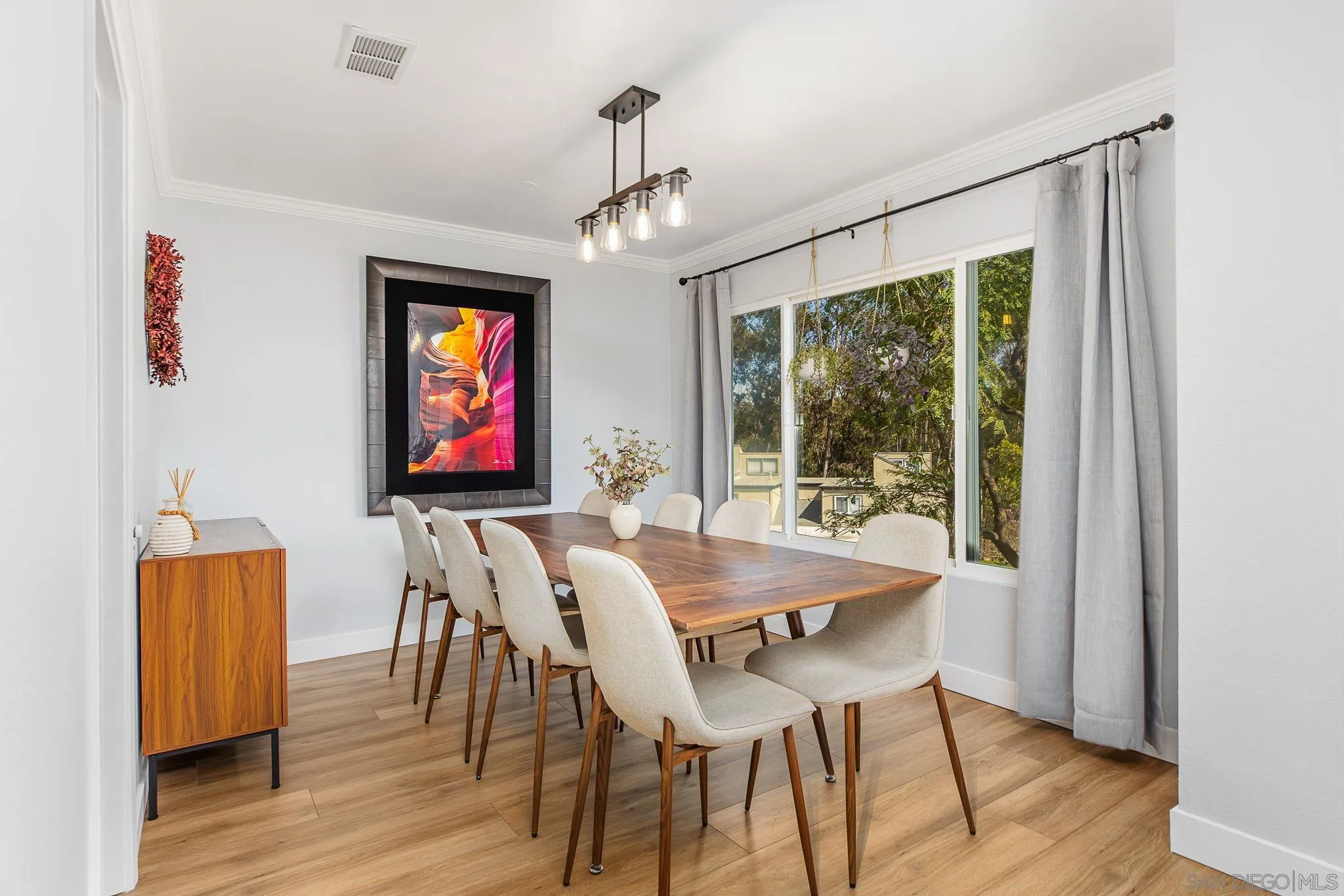 https://cdn.realtyfeed.com/cdn/127/260018591/153e2e6f90bb32c15f8ee8d612f3ab2d.webp