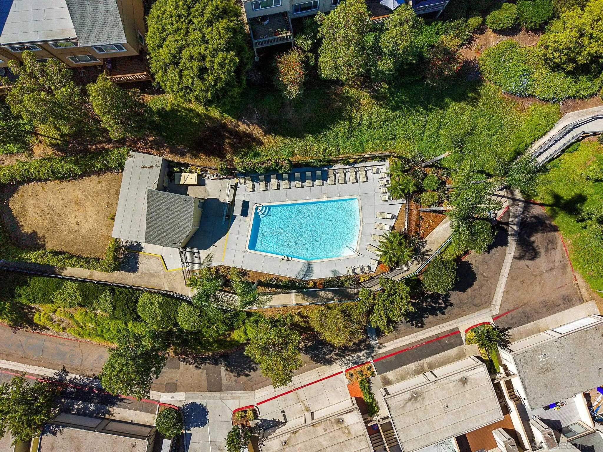 https://cdn.realtyfeed.com/cdn/127/260018591/a602607f8feae94377854754ac8df243.webp