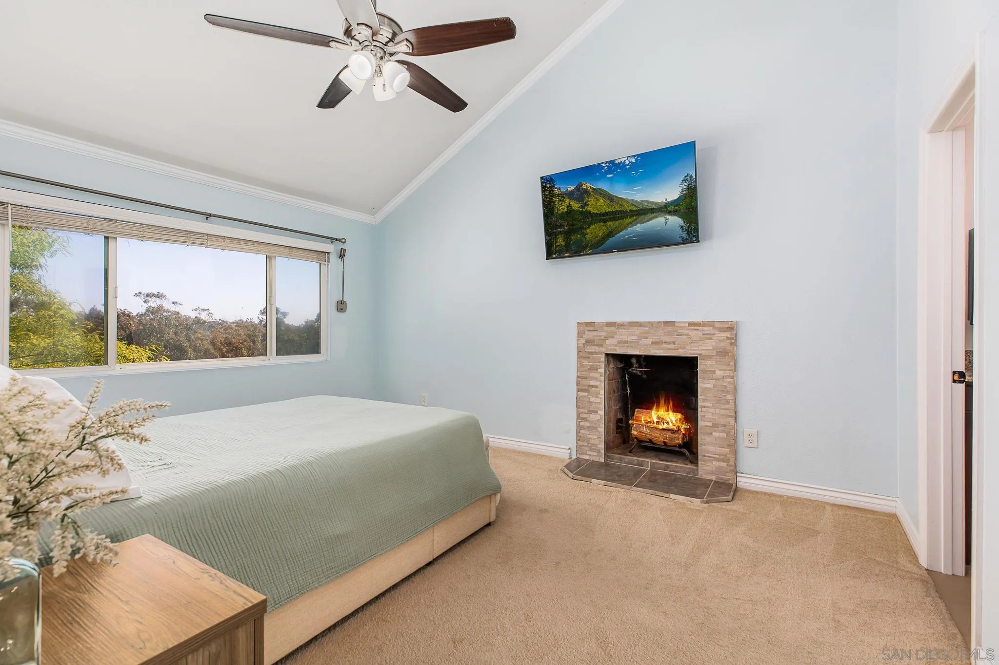 https://cdn.realtyfeed.com/cdn/127/260018591/b4580b6c4871891ea3aa65768ad74bf5.webp