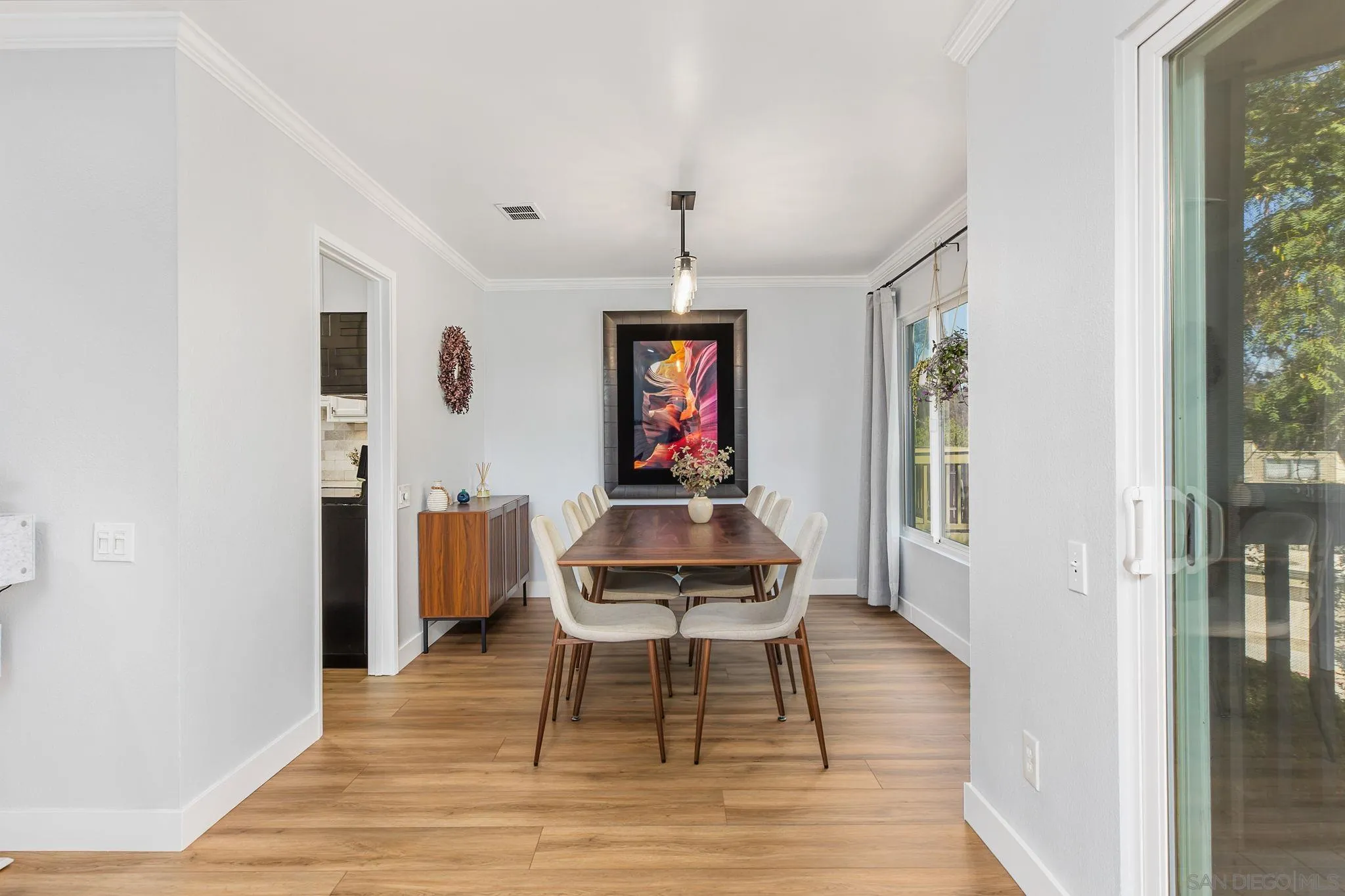 https://cdn.realtyfeed.com/cdn/127/260018591/ee0c6859fcb8e96ebf15971811d583f0.webp