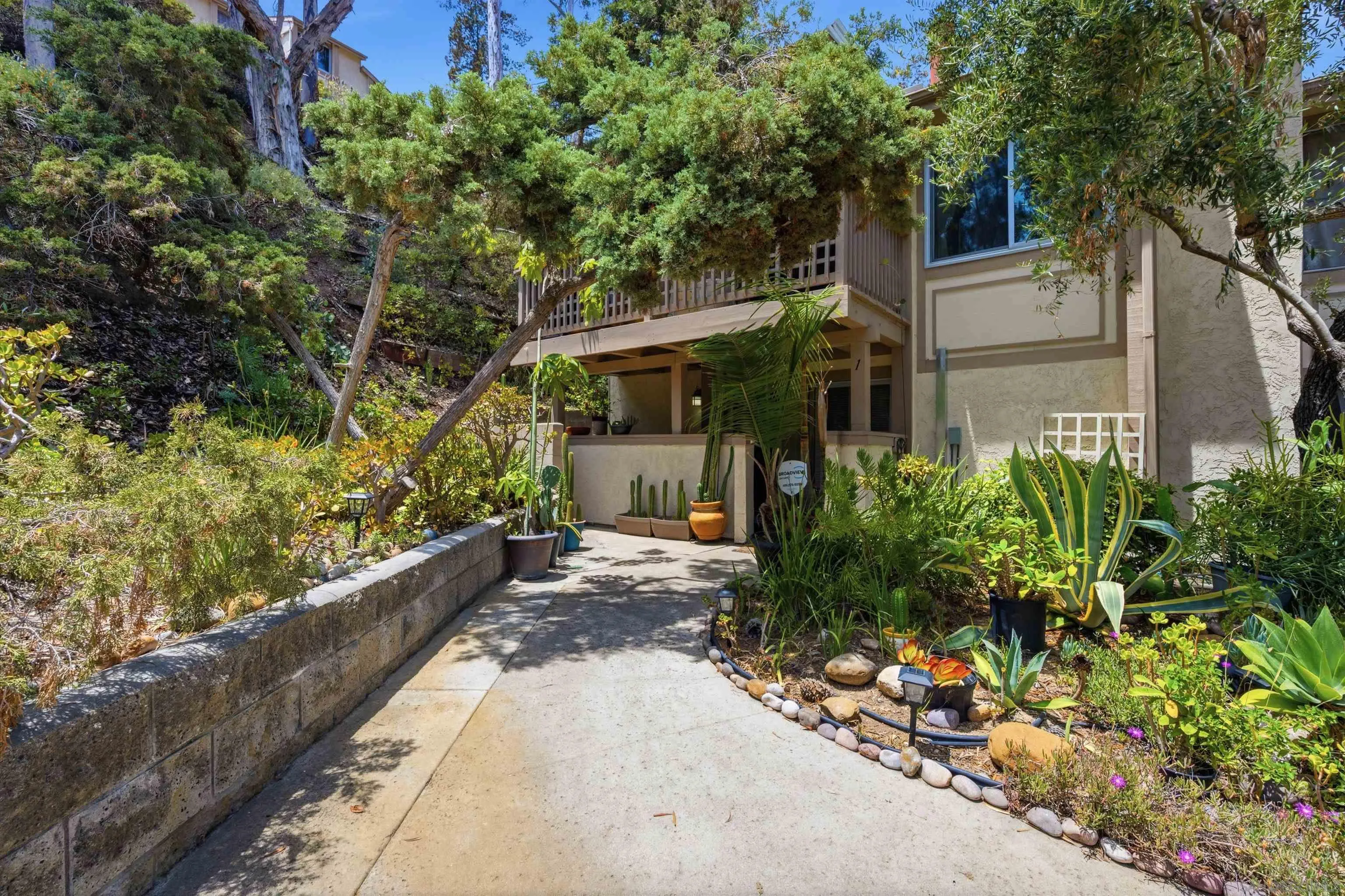 https://cdn.realtyfeed.com/cdn/127/260018596/8d0e7f3bb8cd8b04d2aa1d652a258ebf.webp