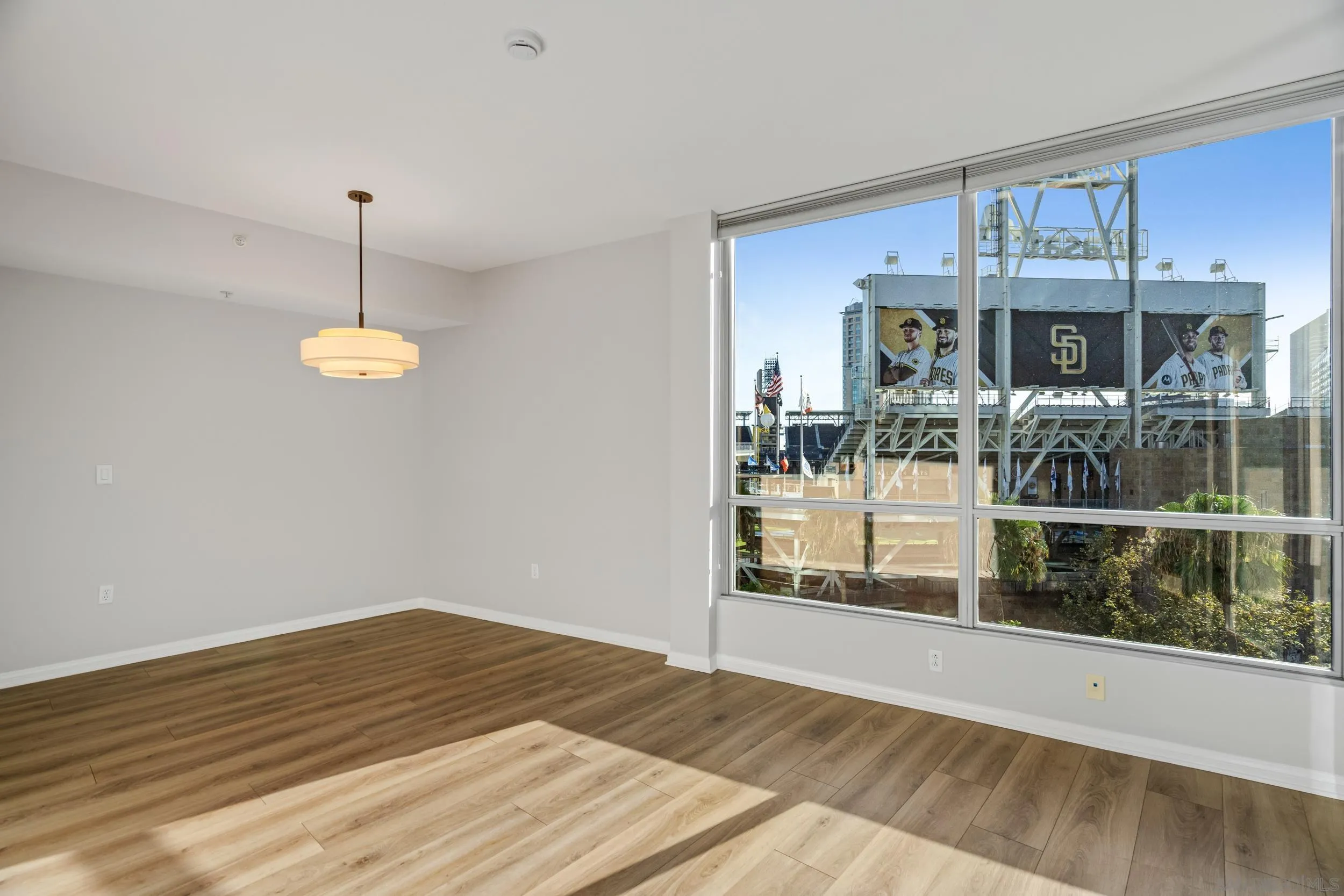 Photo #3: 260018598 Listing: Photo #3