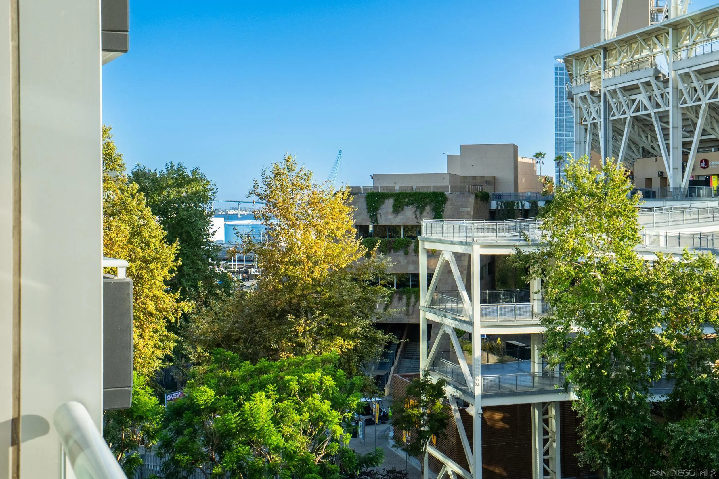 https://cdn.realtyfeed.com/cdn/127/260018598/9ca1d15b6c4c5ef2677516d04aca9934.webp