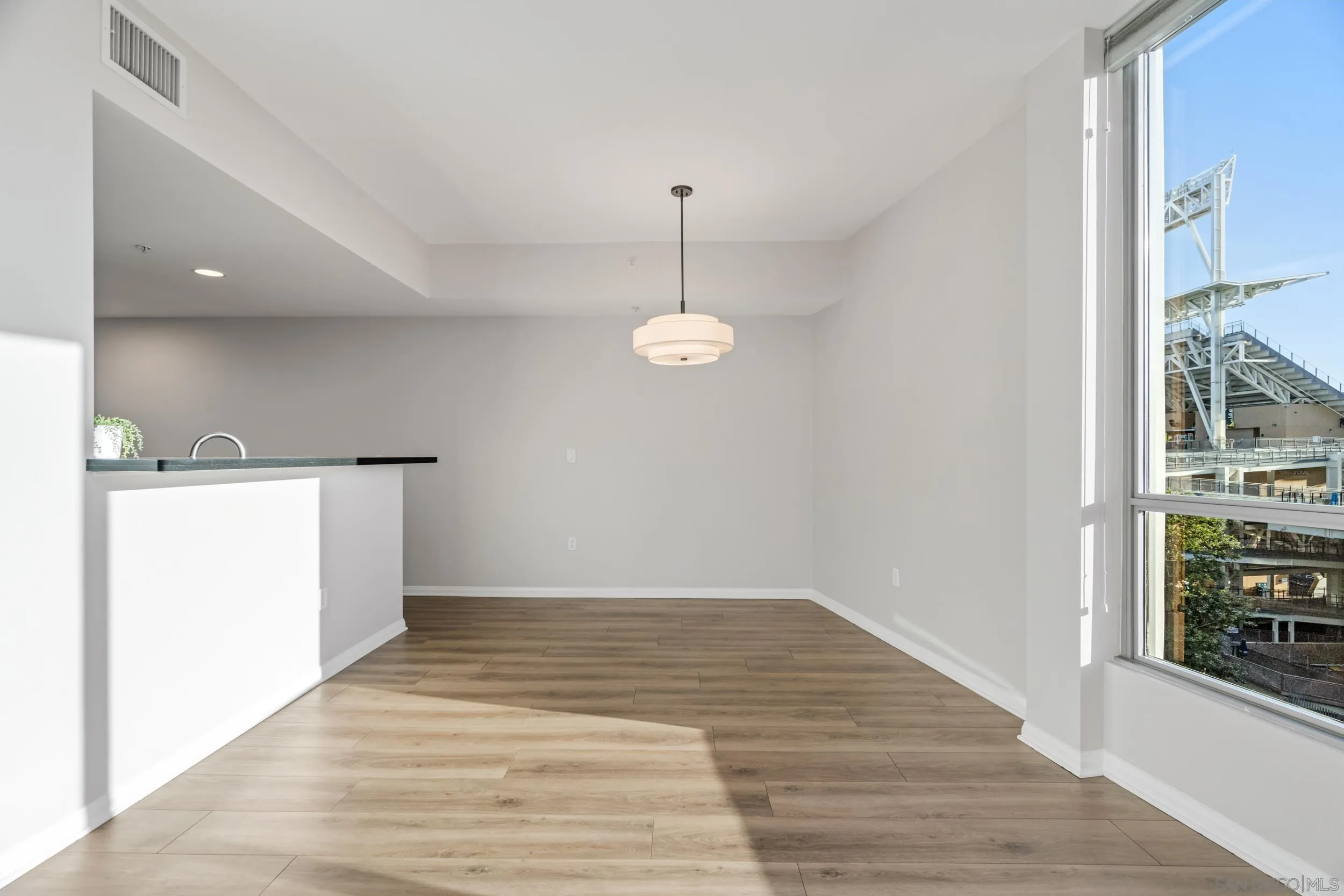 https://cdn.realtyfeed.com/cdn/127/260018598/b61822ddeef0525805aff418c6a510d8.webp