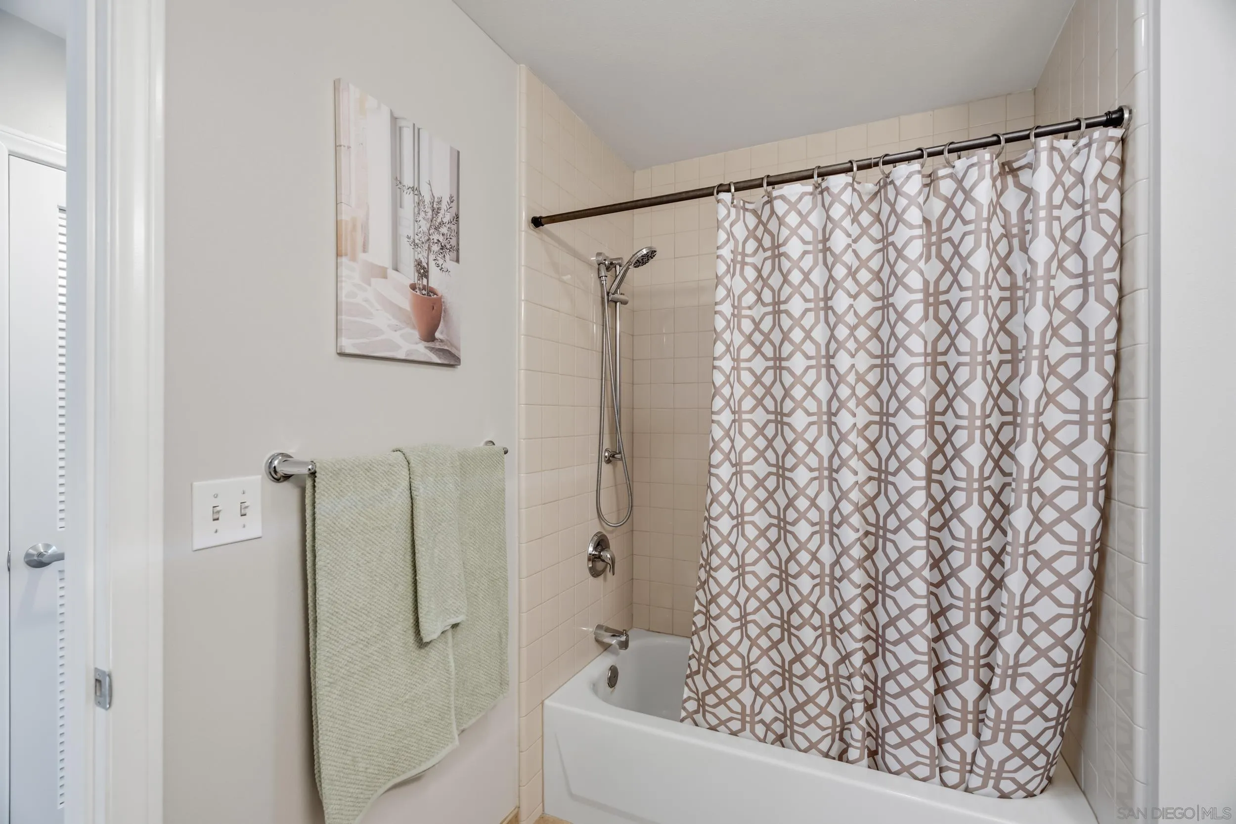 https://cdn.realtyfeed.com/cdn/127/260018598/cc4b54292e2f7ffe92ef44b00c6445fe.webp