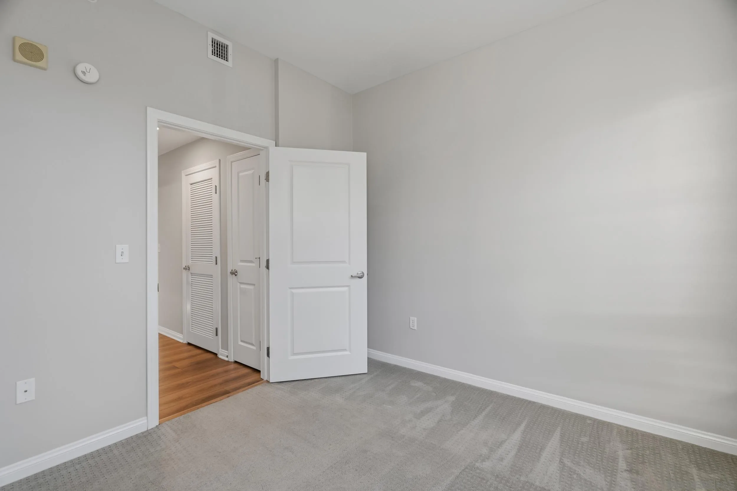 https://cdn.realtyfeed.com/cdn/127/260018598/cfe71d963e5cfac02dc37d77c3b7ca7a.webp