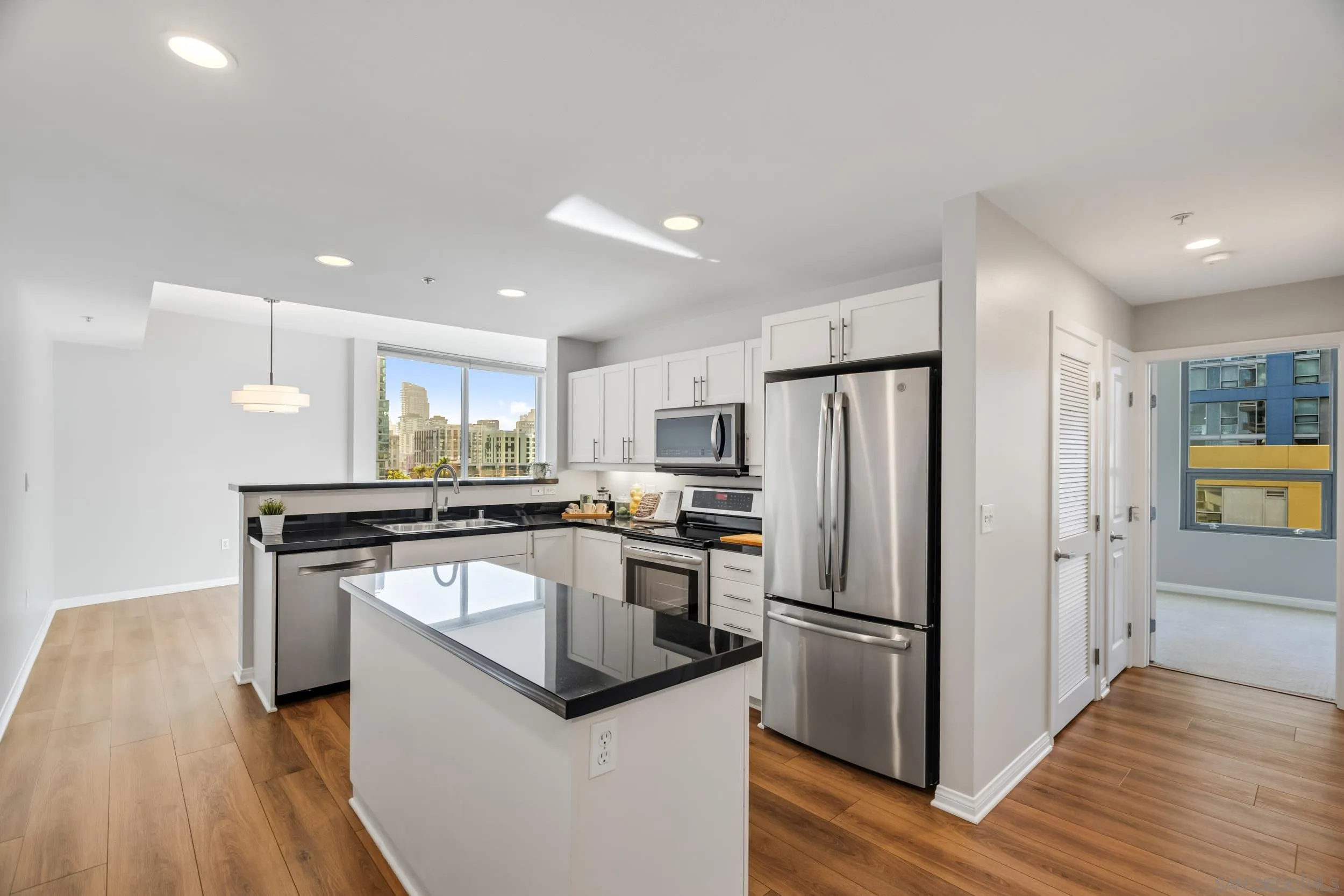 https://cdn.realtyfeed.com/cdn/127/260018598/e3ee5eee0cc660d0ada5ededa4d2165e.webp