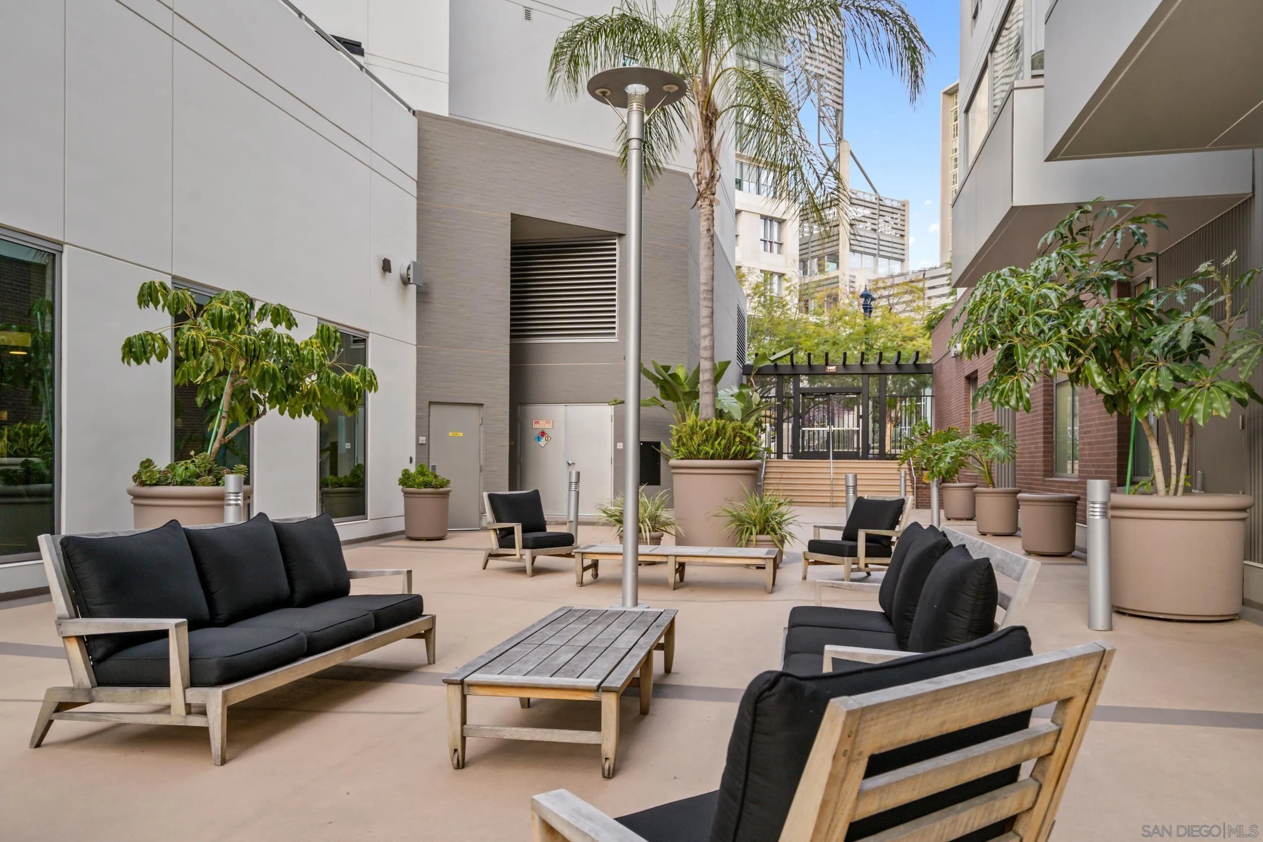 https://cdn.realtyfeed.com/cdn/127/260018598/e47215203431ff5322c2931ae8ff99e0.webp