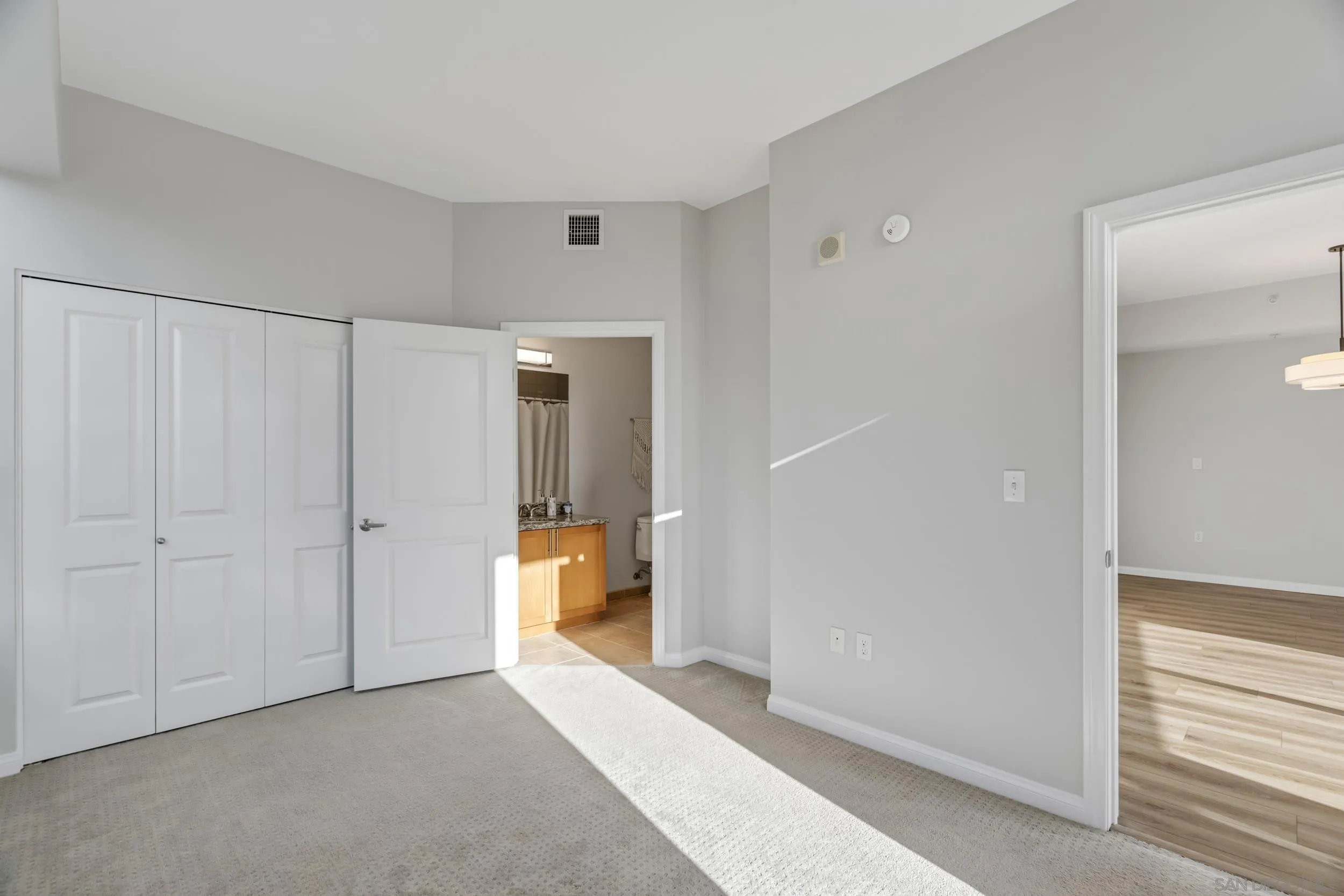 https://cdn.realtyfeed.com/cdn/127/260018598/e5fbb3e733dfabc66e34f0671aedd79e.webp