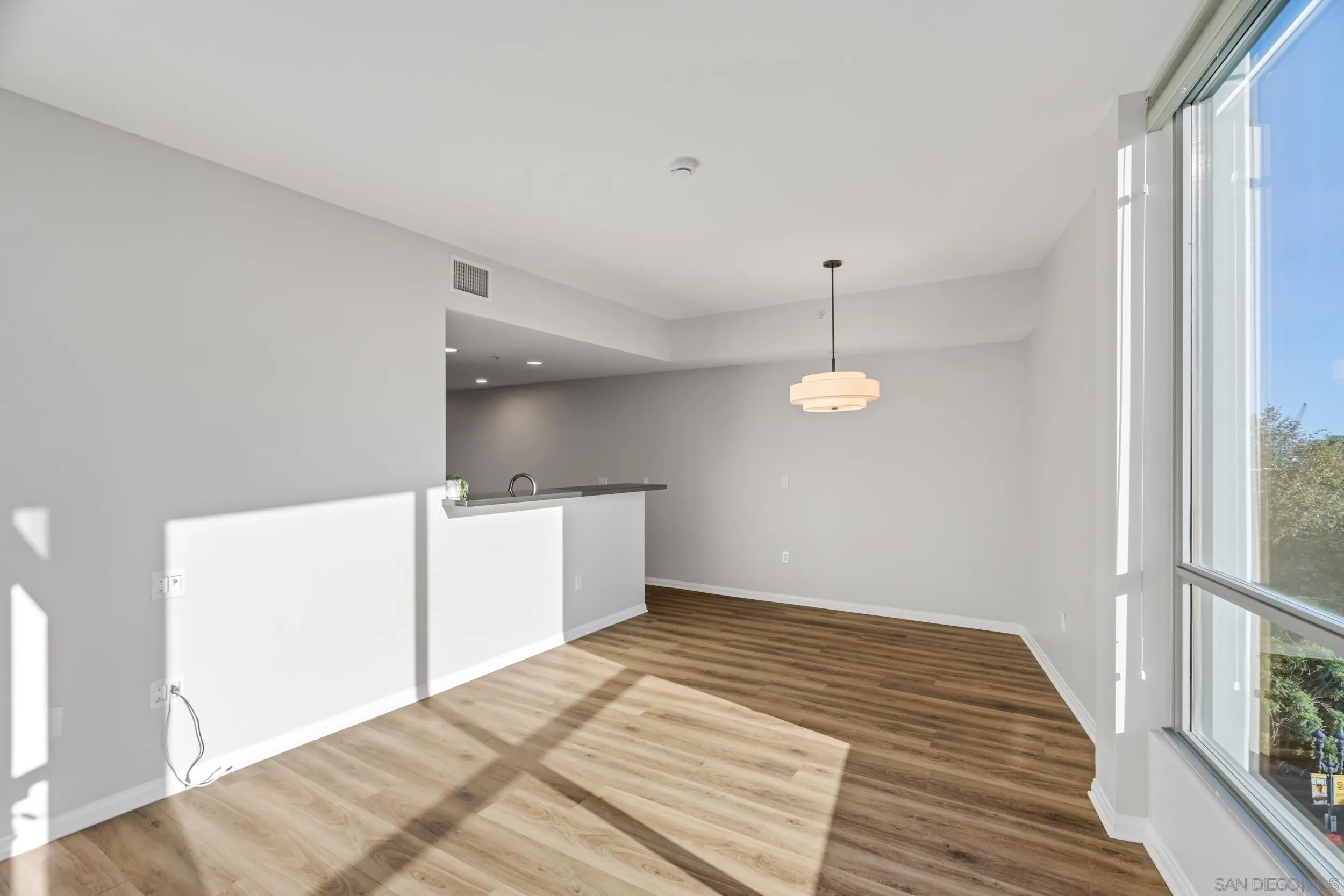 https://cdn.realtyfeed.com/cdn/127/260018598/f26bd2f6c0b3c0fa6efcd6b2b19d2b8c.webp