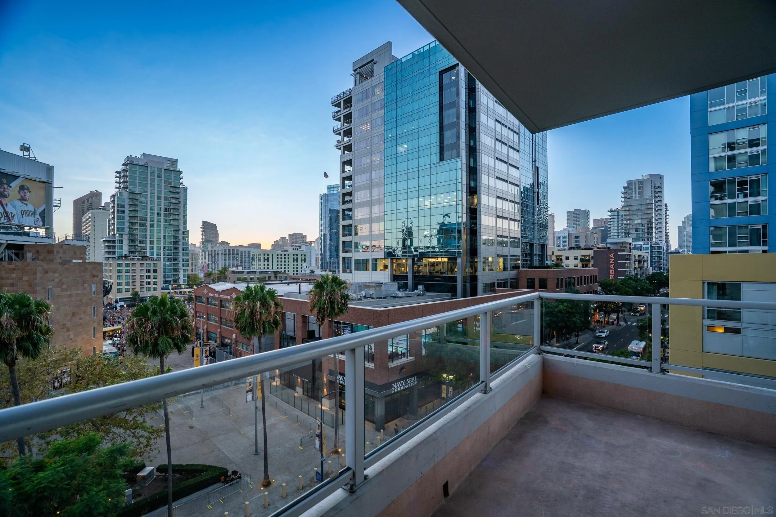 https://cdn.realtyfeed.com/cdn/127/260018598/f7ef1993e856ba5d5a392c8dd70b04a4.webp