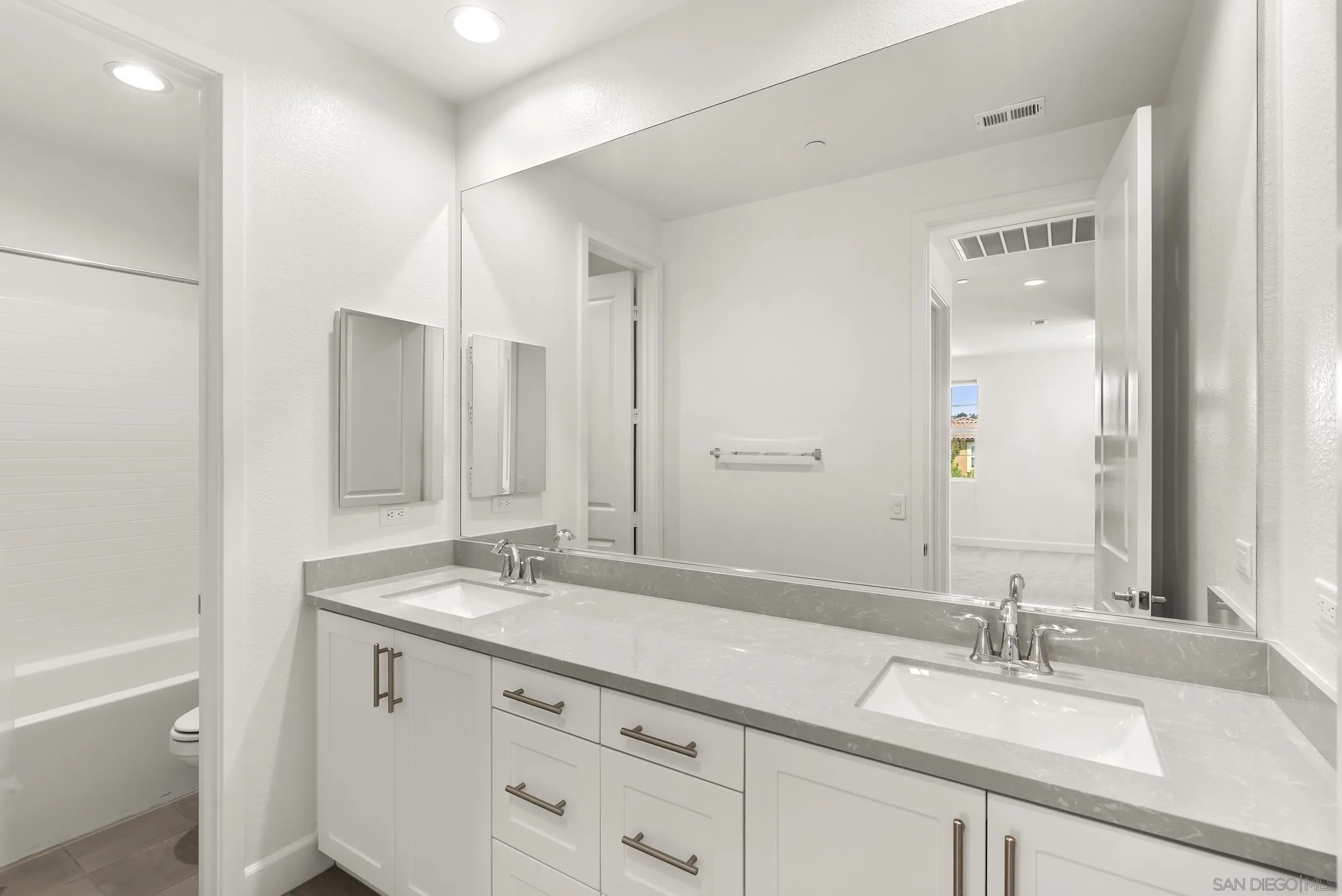 Photo #33: 2600186 Listing: Photo #33