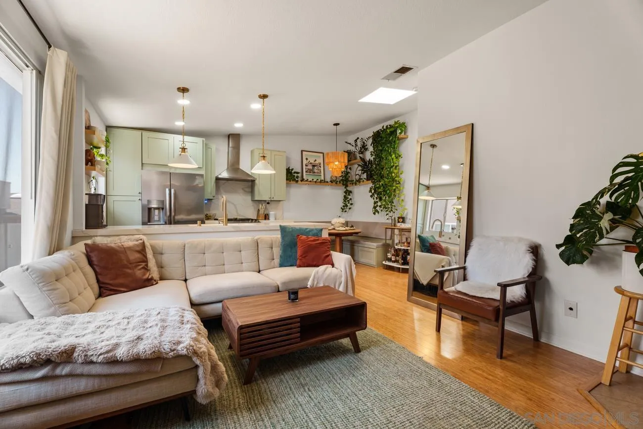 Photo #8: 260018604 Listing: Photo #8