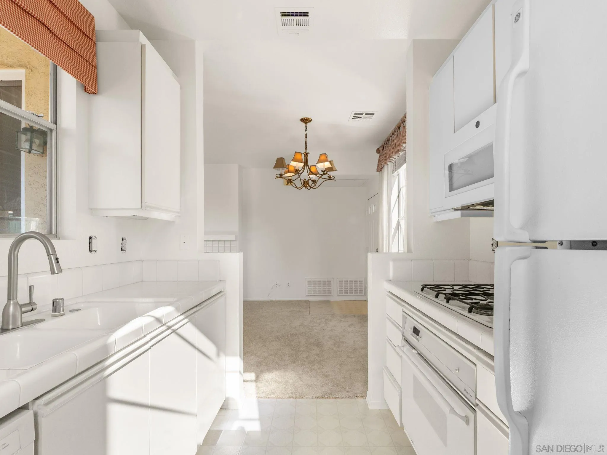 Photo #8: 260018610 Listing: Photo #8