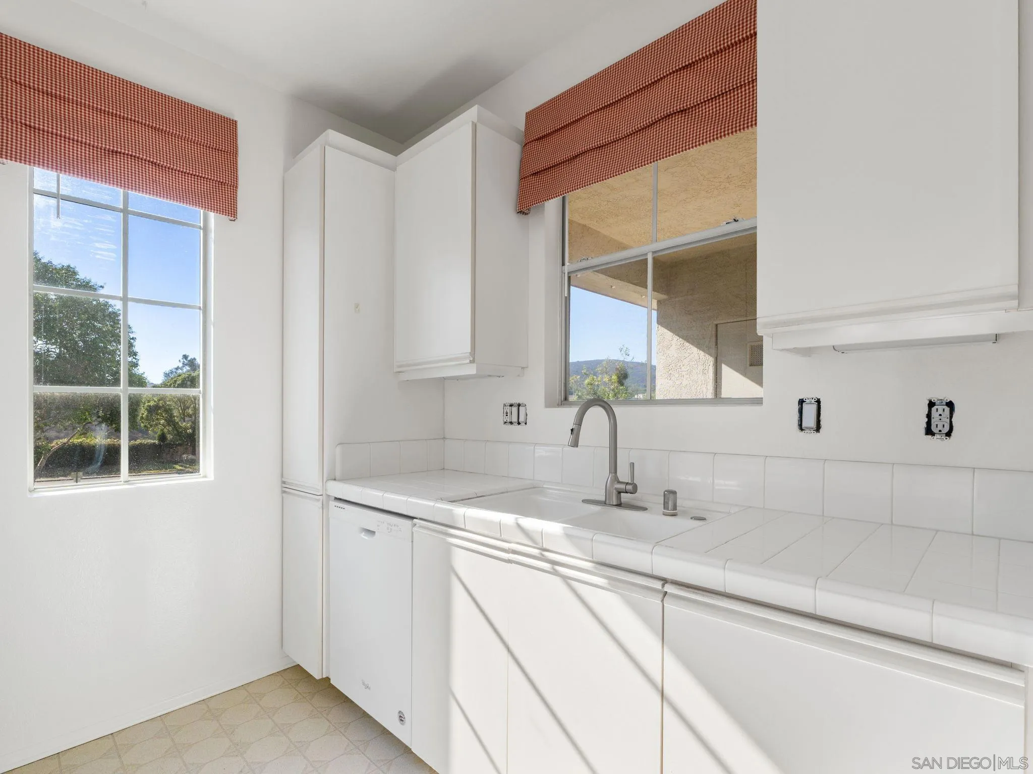 Photo #6: 260018610 Listing: Photo #6