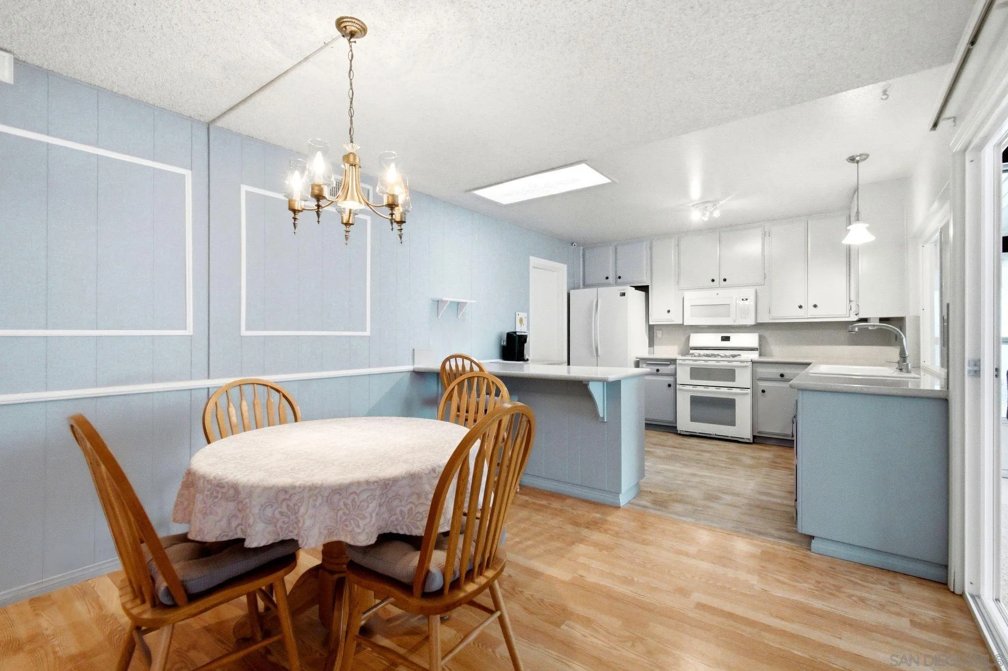 https://cdn.realtyfeed.com/cdn/127/260018615/64a6f1bcb4da612f5ce6048ab510872c.webp