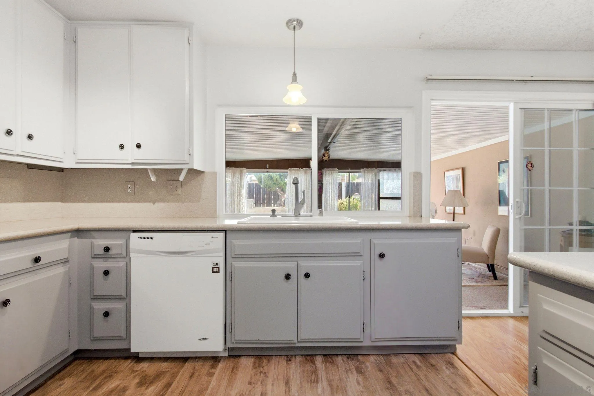https://cdn.realtyfeed.com/cdn/127/260018615/ab74267bbee9391224855b7a3fe1805c.webp