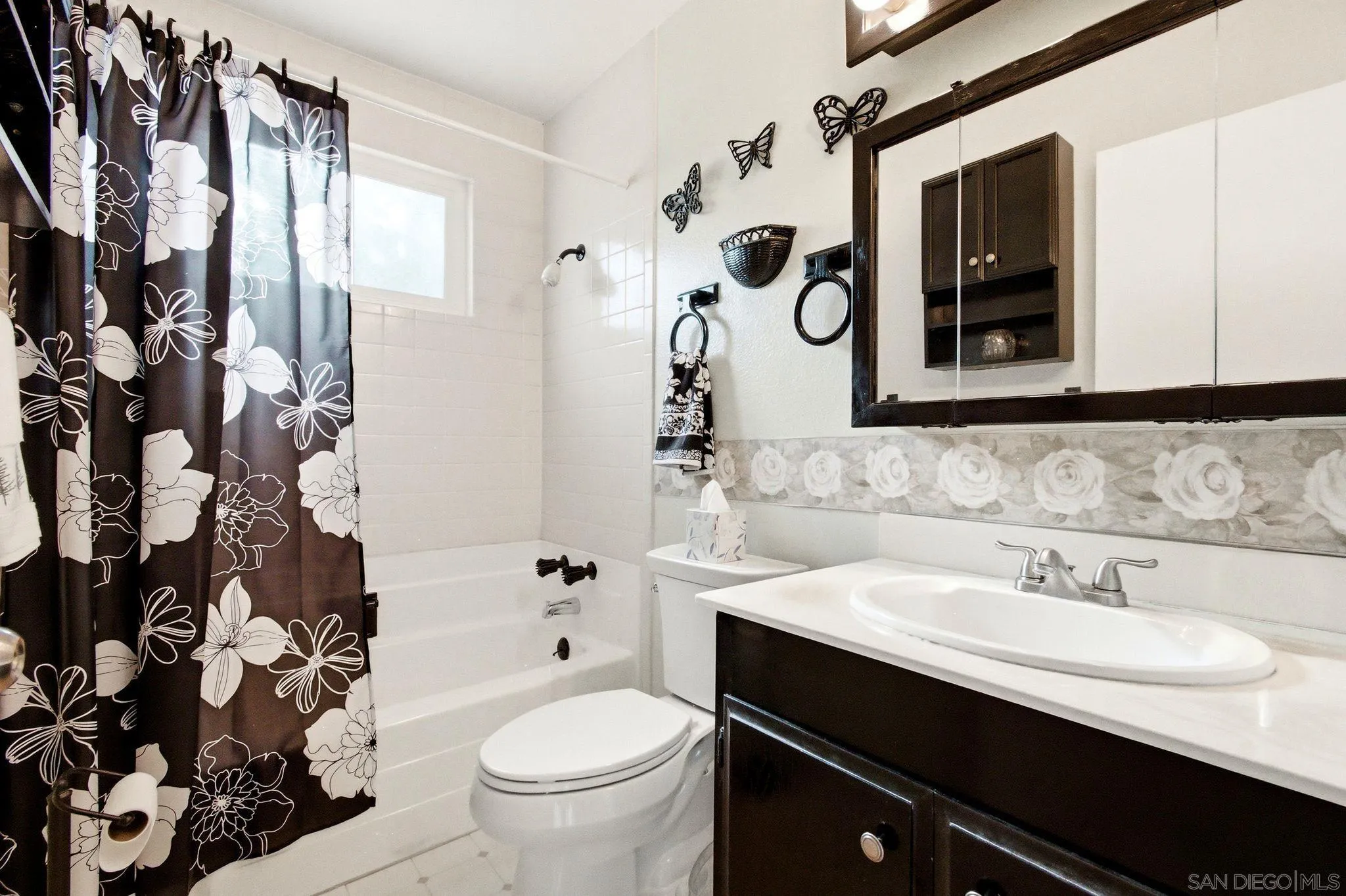 https://cdn.realtyfeed.com/cdn/127/260018615/c675d5c90150ea68bac238b6ad011c19.webp