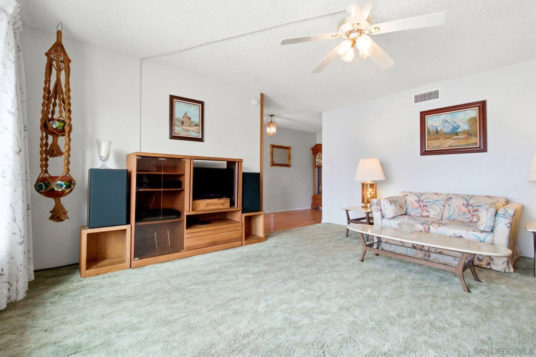 https://cdn.realtyfeed.com/cdn/127/260018615/db2faa25738365f7dfeac0c5b6f0b196.webp