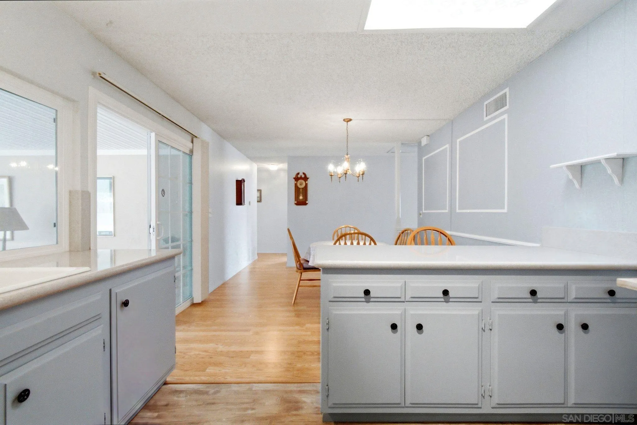 https://cdn.realtyfeed.com/cdn/127/260018615/e303786a5796dbdadf438fb5c8be089f.webp
