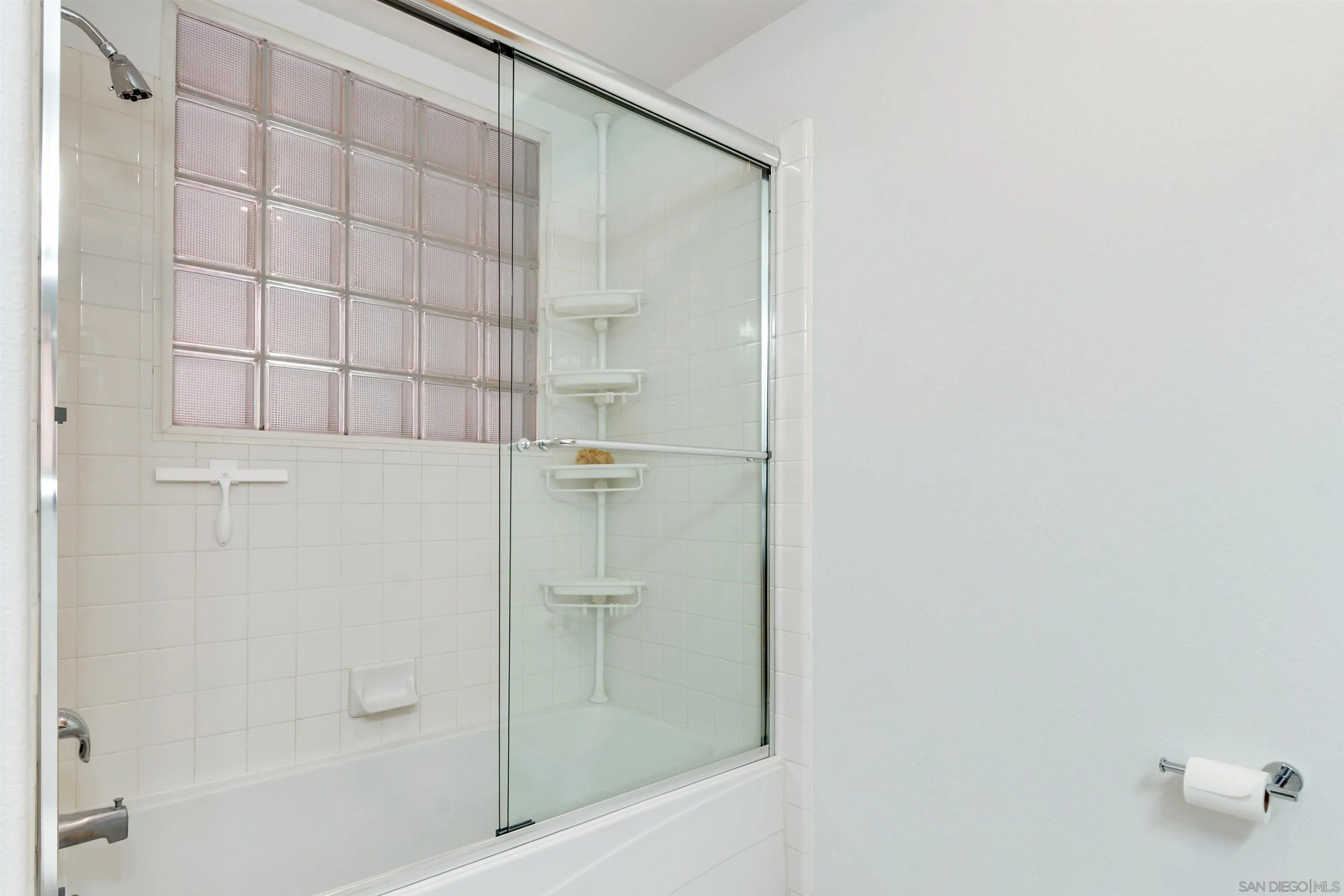 Photo #15: 260018617 Listing: Photo #15