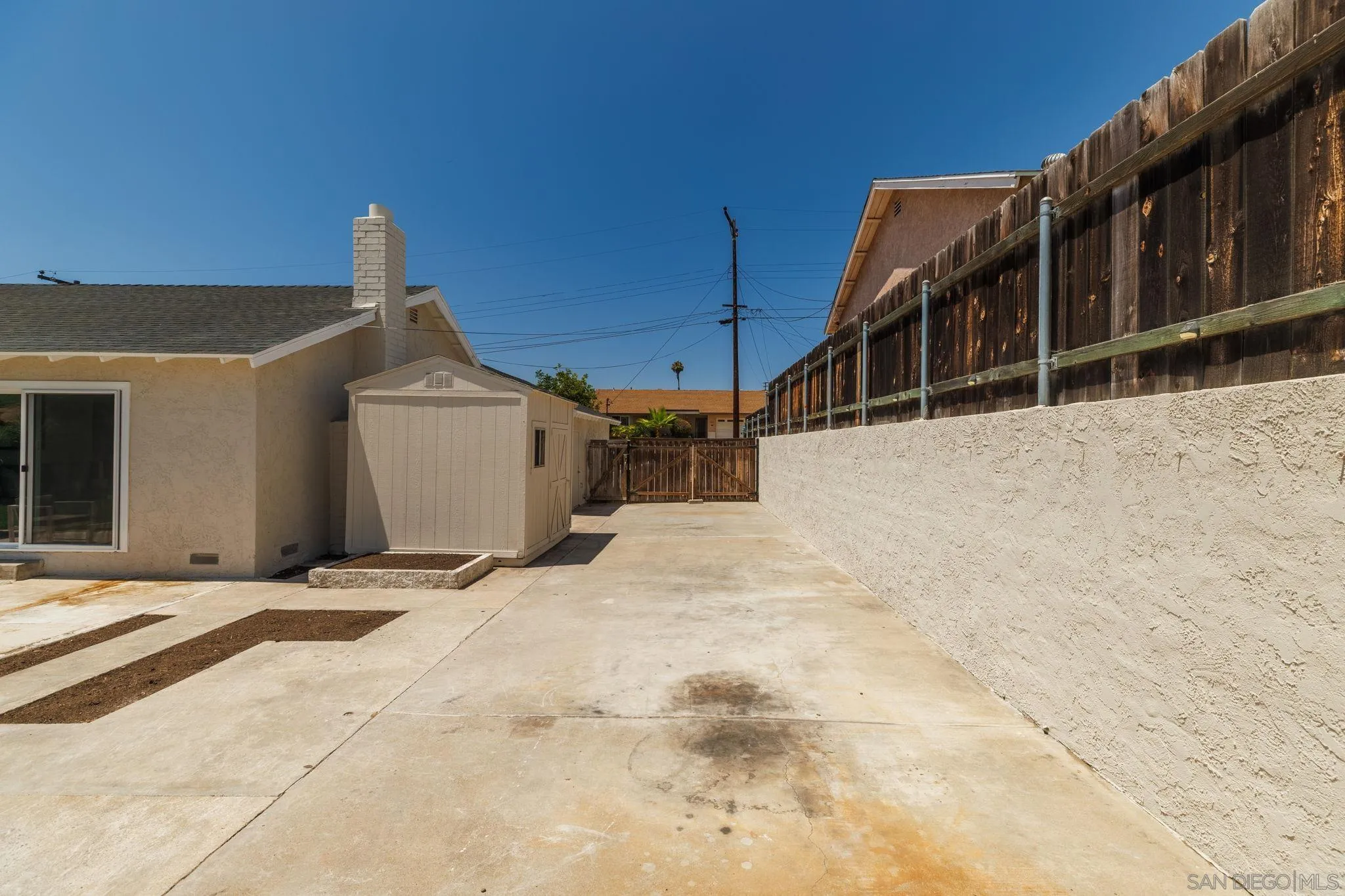 https://cdn.realtyfeed.com/cdn/127/260018620/807df9e0f1d417910f4bf0da470b157d.webp