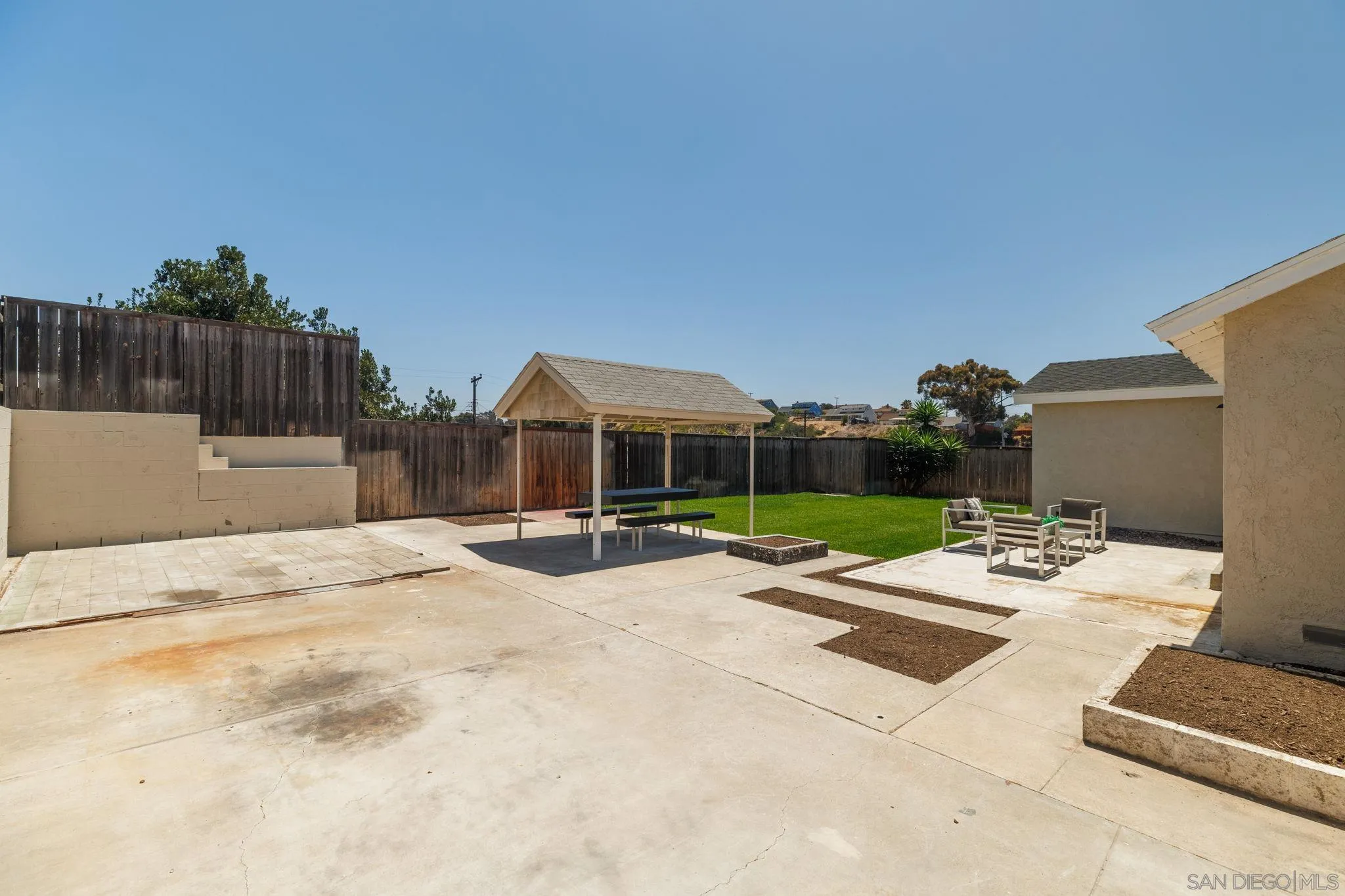 https://cdn.realtyfeed.com/cdn/127/260018620/a12b8991653a0fd6f113a72e0564a6bb.webp