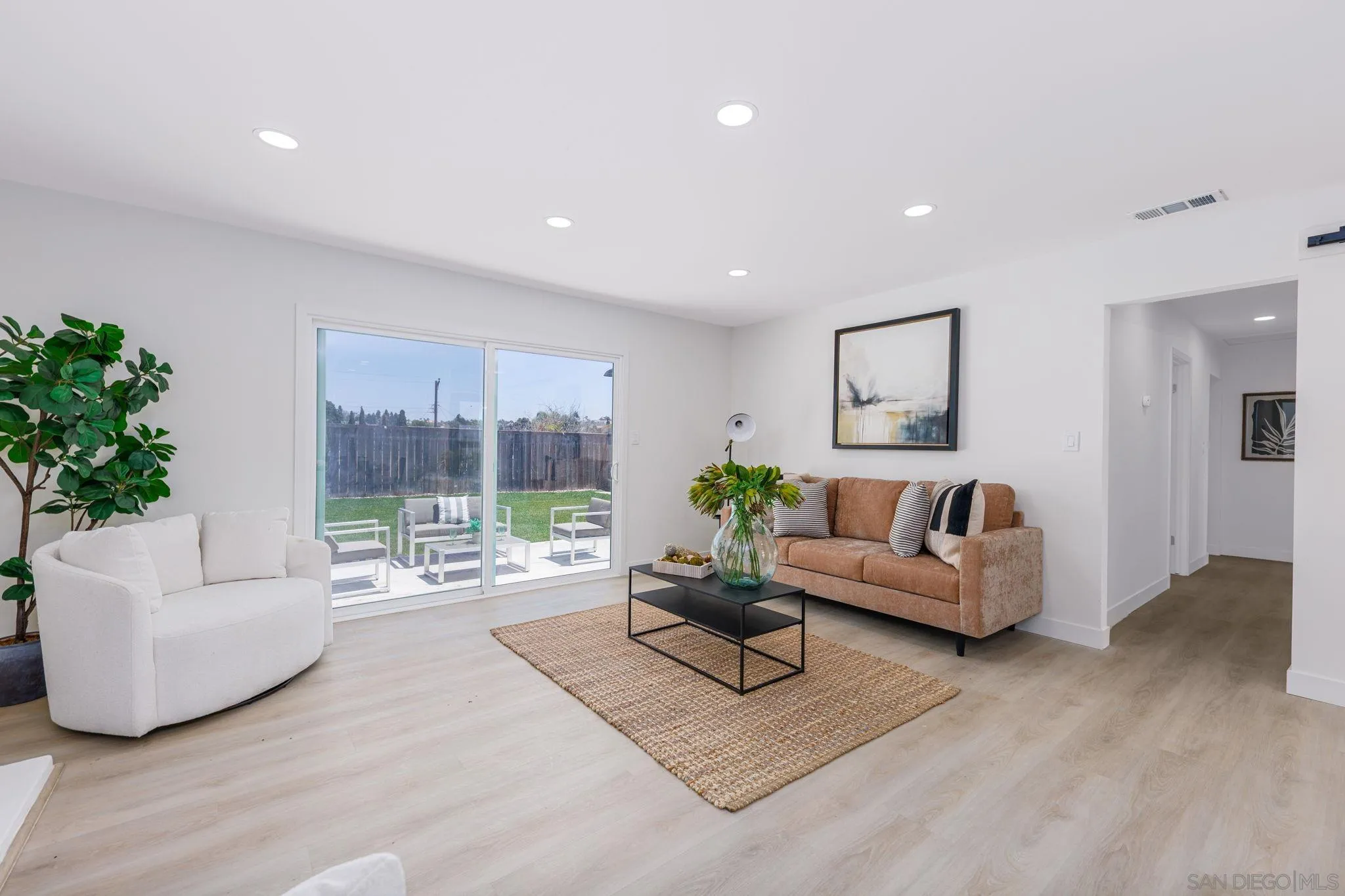 https://cdn.realtyfeed.com/cdn/127/260018620/a8427edb5236bad9b90d026b2323d17e.webp