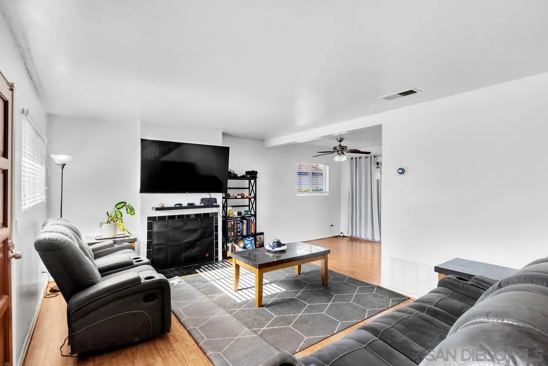 Photo #5: 260018621 Listing: Photo #5