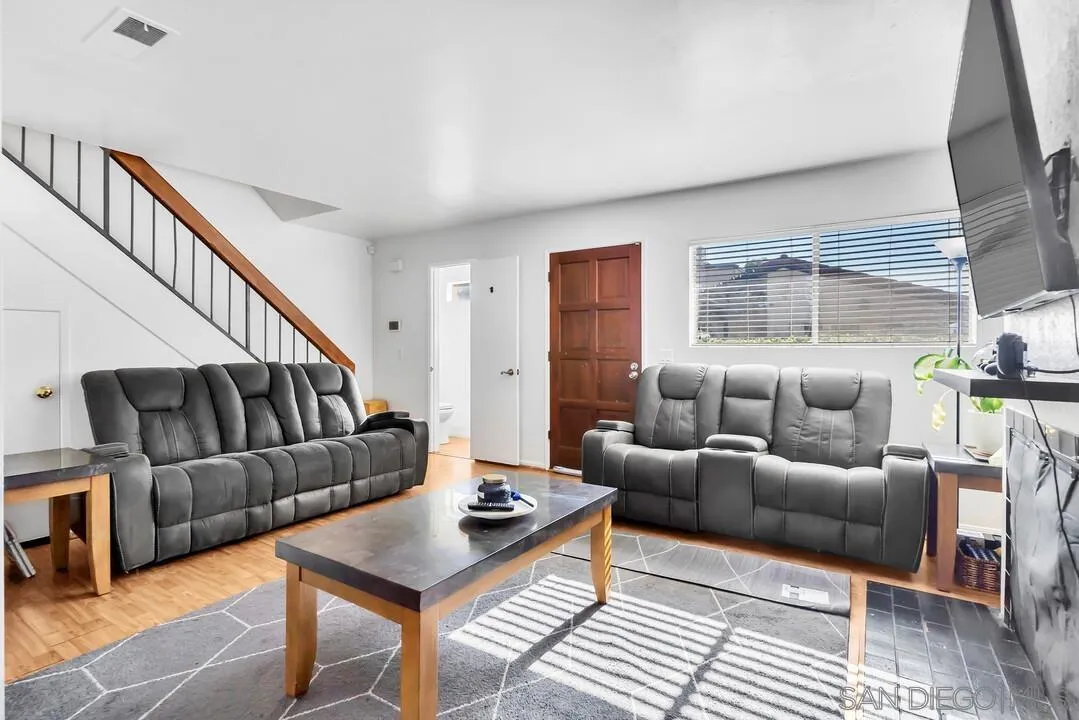 Photo #8: 260018621 Listing: Photo #8
