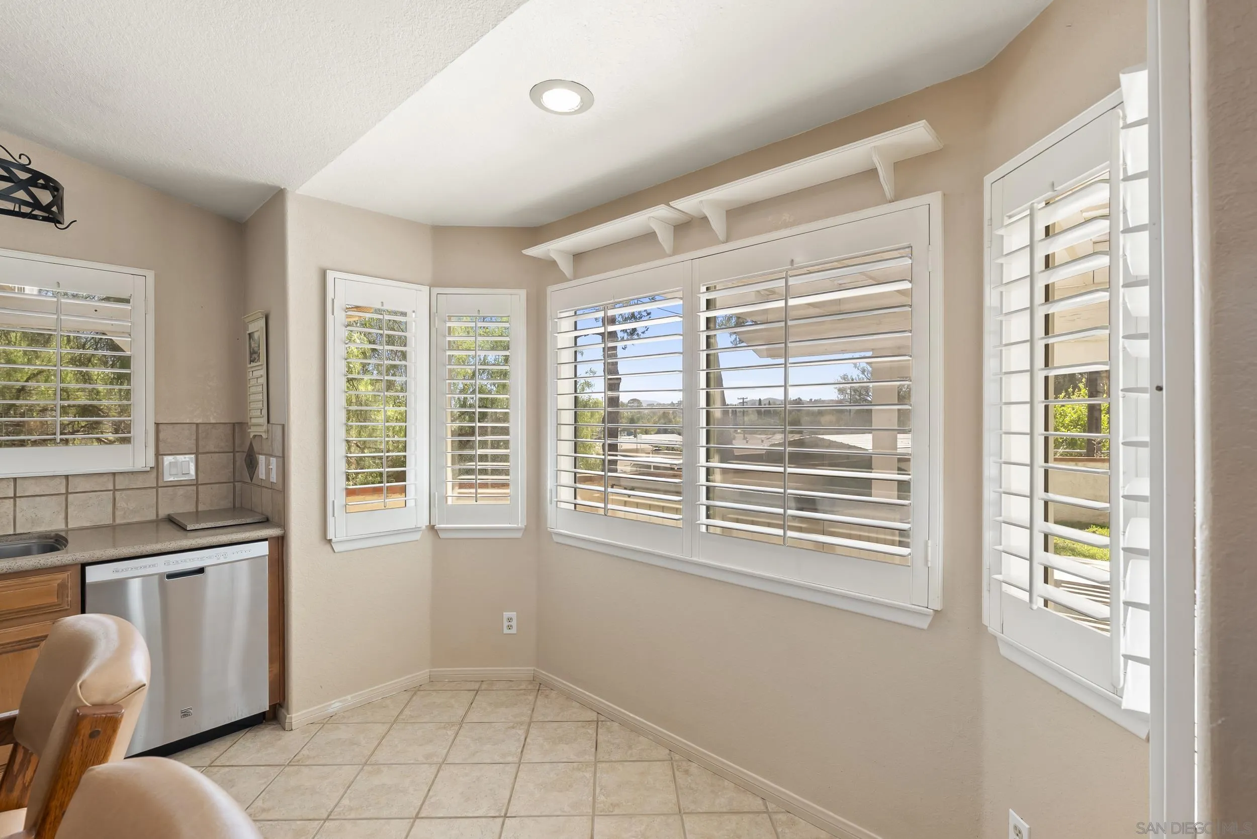 https://cdn.realtyfeed.com/cdn/127/260018624/38dbcecdf5f19563d96234d18d13afea.webp