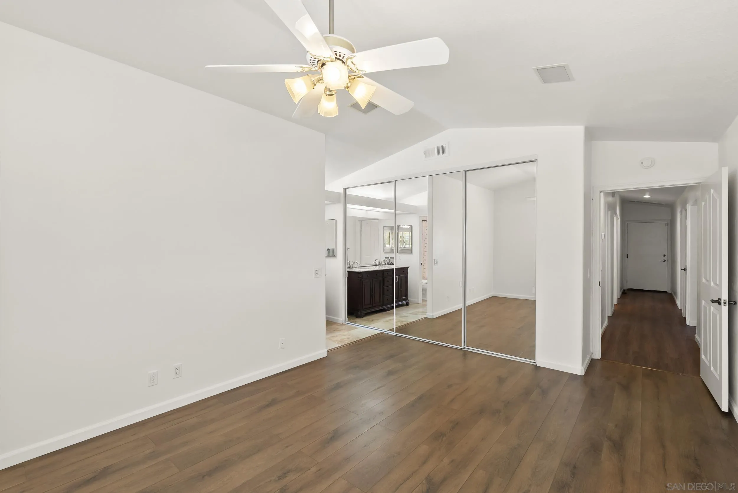 https://cdn.realtyfeed.com/cdn/127/260018624/4472d4d43c24877a10a0e9863d78c76b.webp