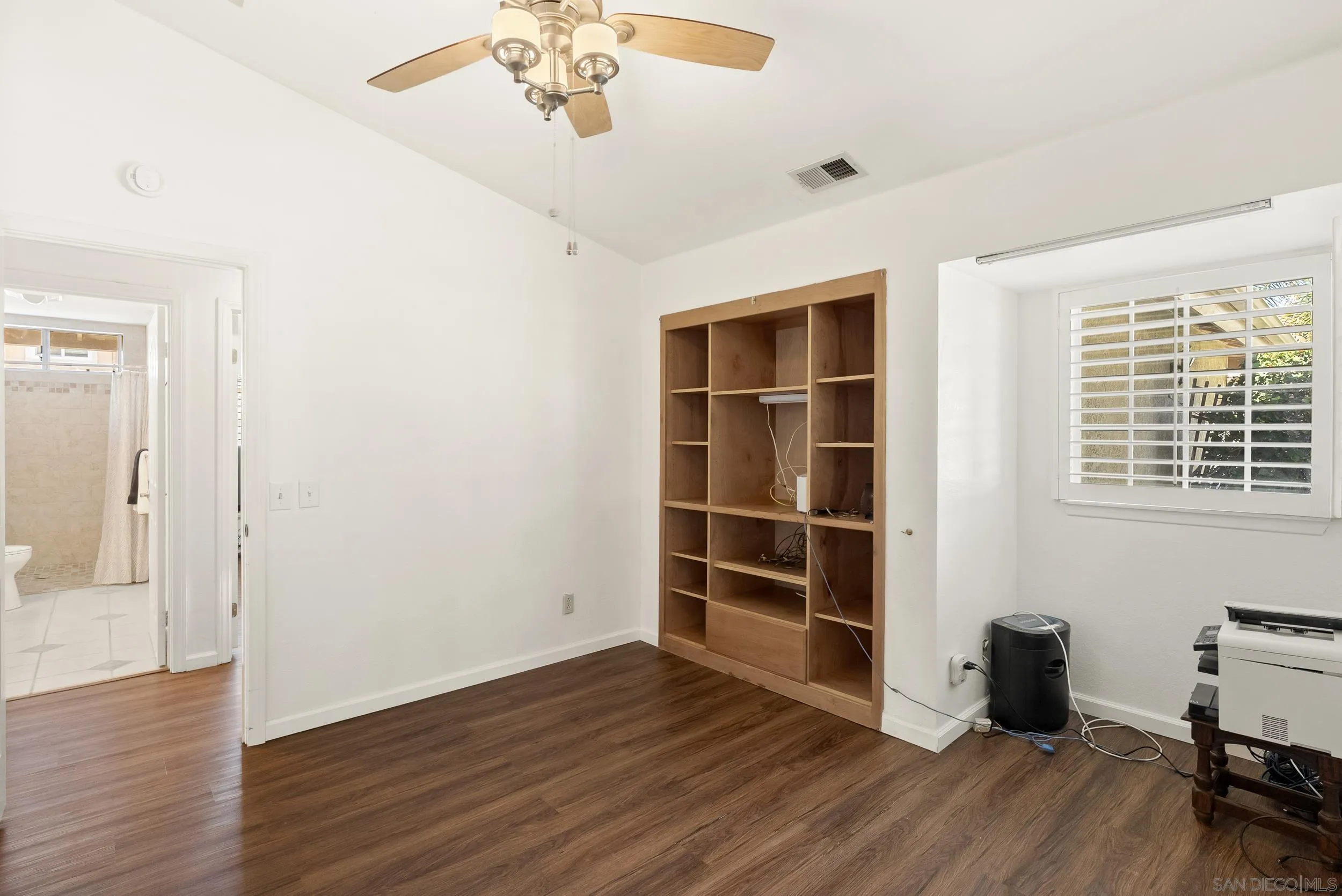 https://cdn.realtyfeed.com/cdn/127/260018624/54499a4141559992dc6c8093fe3a4ed8.webp
