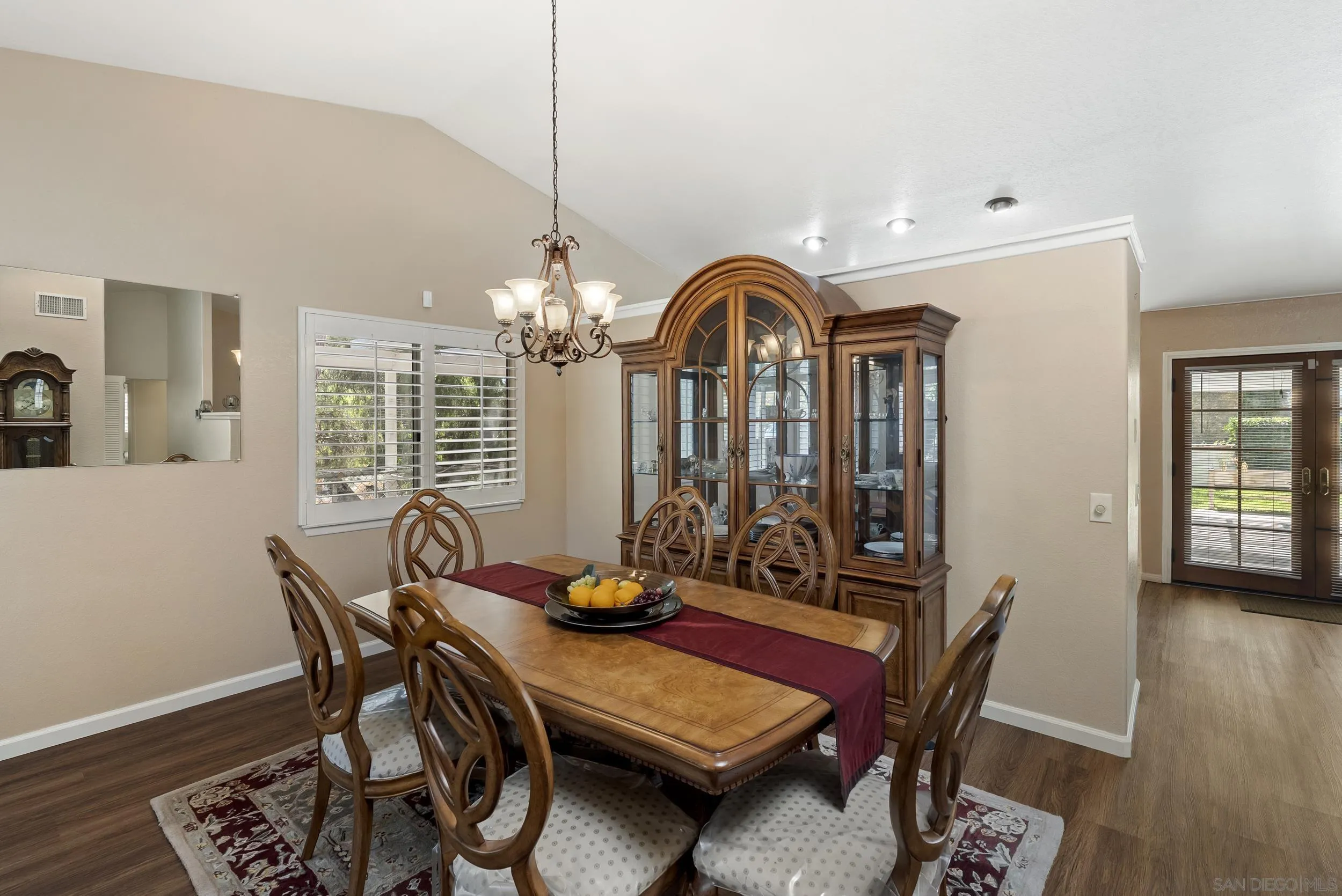 https://cdn.realtyfeed.com/cdn/127/260018624/59a232f4e129d48d2f0456479462112f.webp