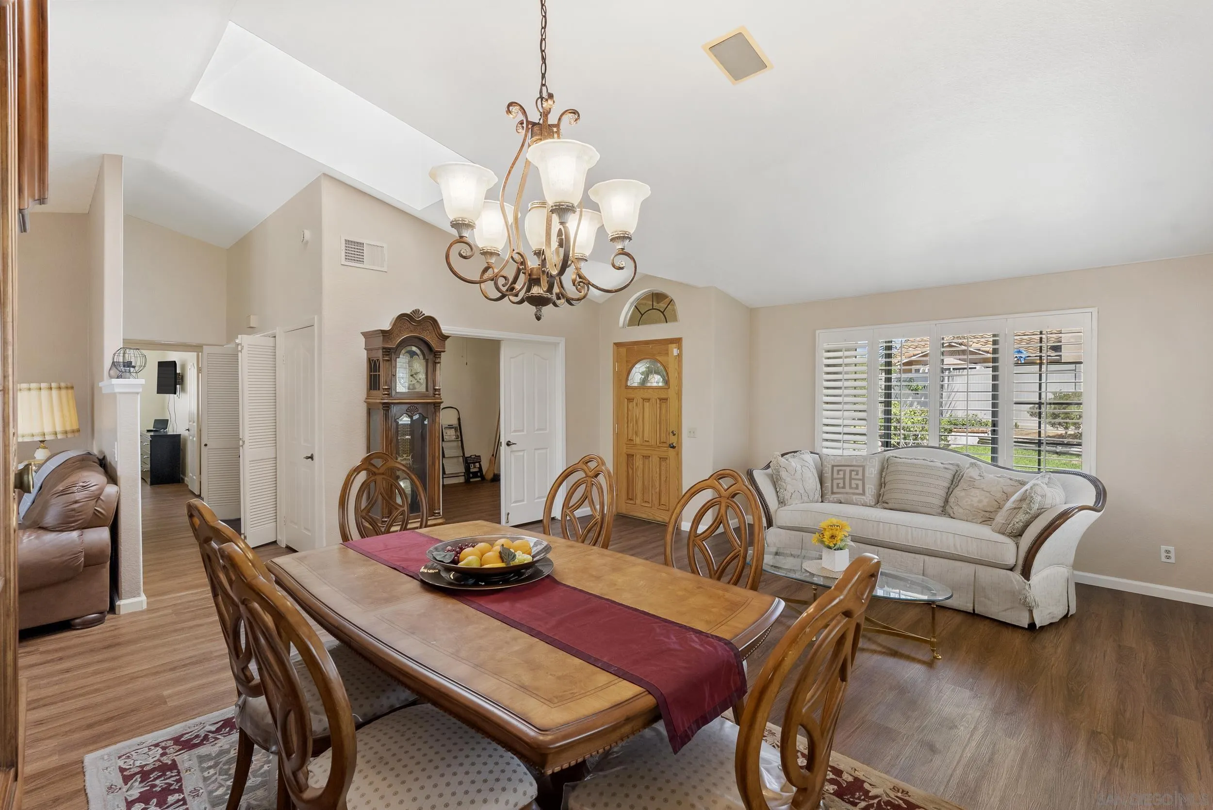 https://cdn.realtyfeed.com/cdn/127/260018624/5e904df61afbc46fbb58f8a04bee1ebf.webp