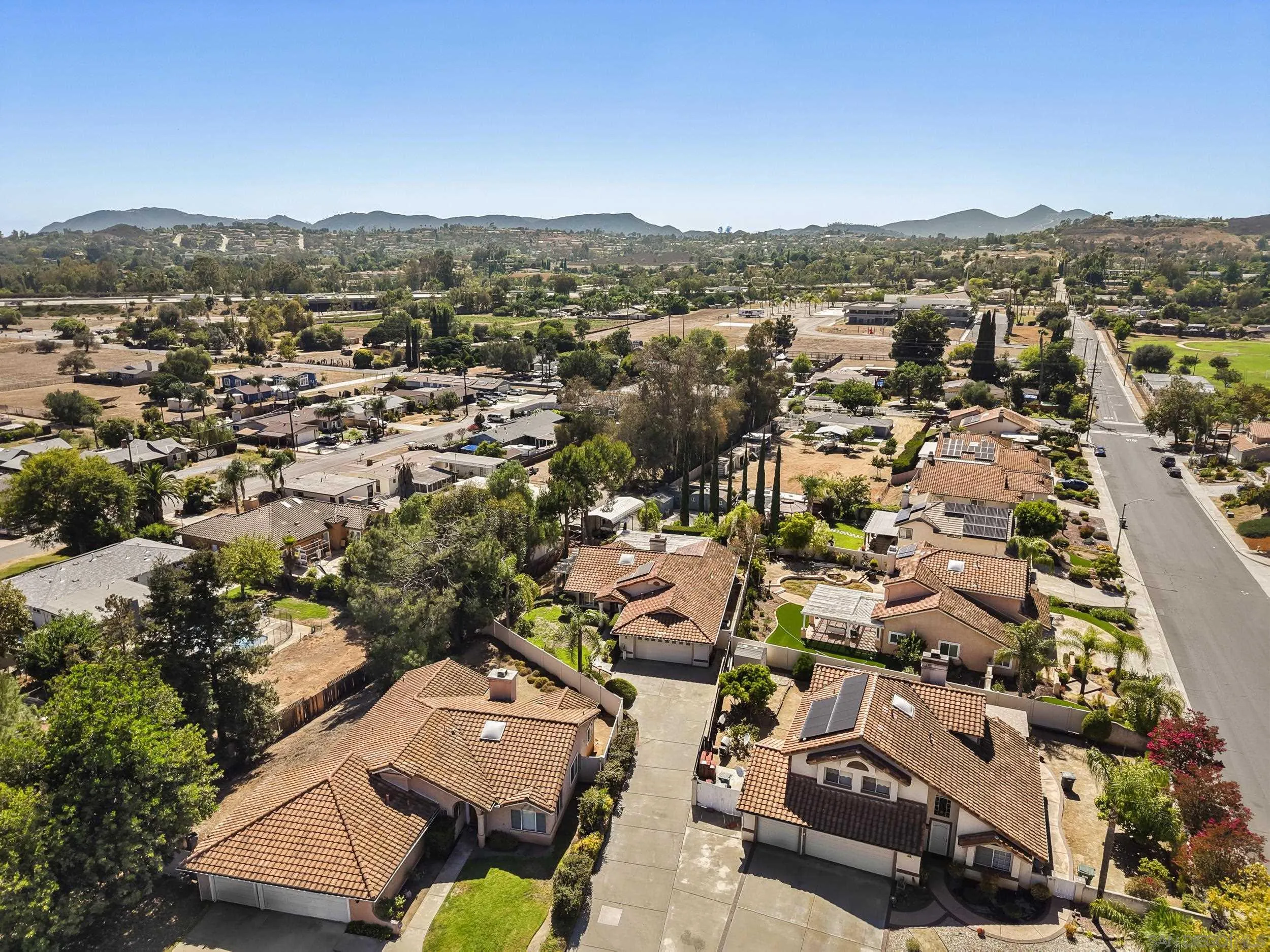 https://cdn.realtyfeed.com/cdn/127/260018624/5ff7956724835375ceac26aadb484e51.webp