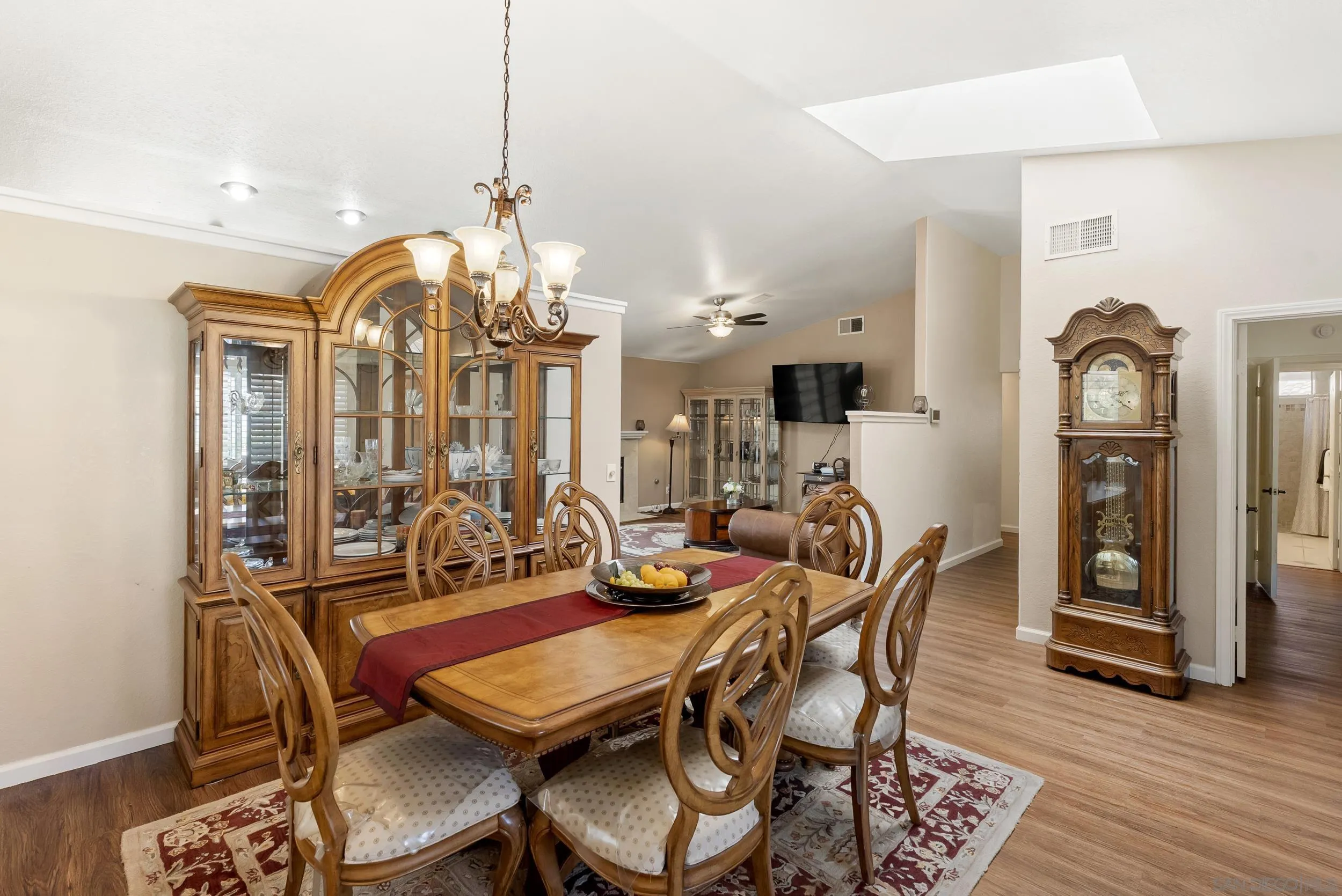 https://cdn.realtyfeed.com/cdn/127/260018624/632a68fe0cdf422c87e5b9d396ea4de4.webp
