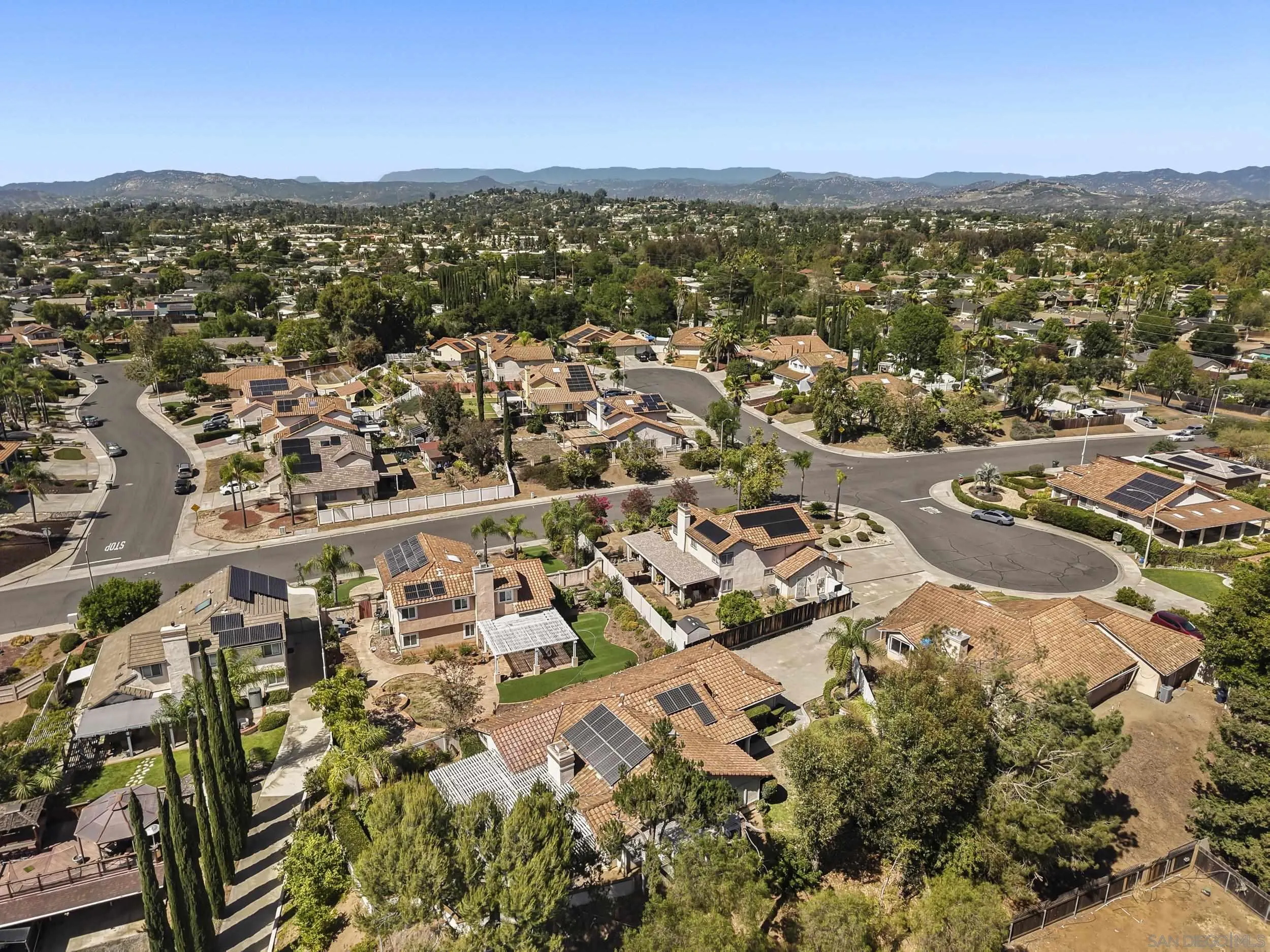 https://cdn.realtyfeed.com/cdn/127/260018624/8c589f794be23a02ad69caebf74c85ca.webp