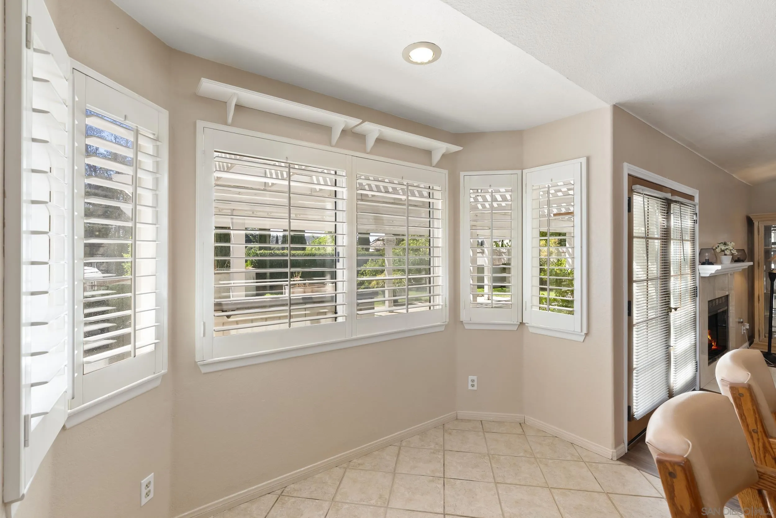 https://cdn.realtyfeed.com/cdn/127/260018624/945cf847fd1da0257854ba0a85ba5d00.webp