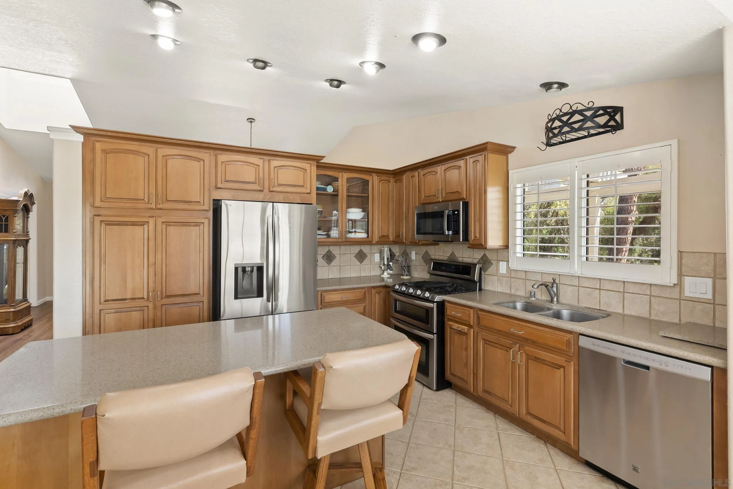 https://cdn.realtyfeed.com/cdn/127/260018624/c9d17604d95ce5e19425083022a73431.webp