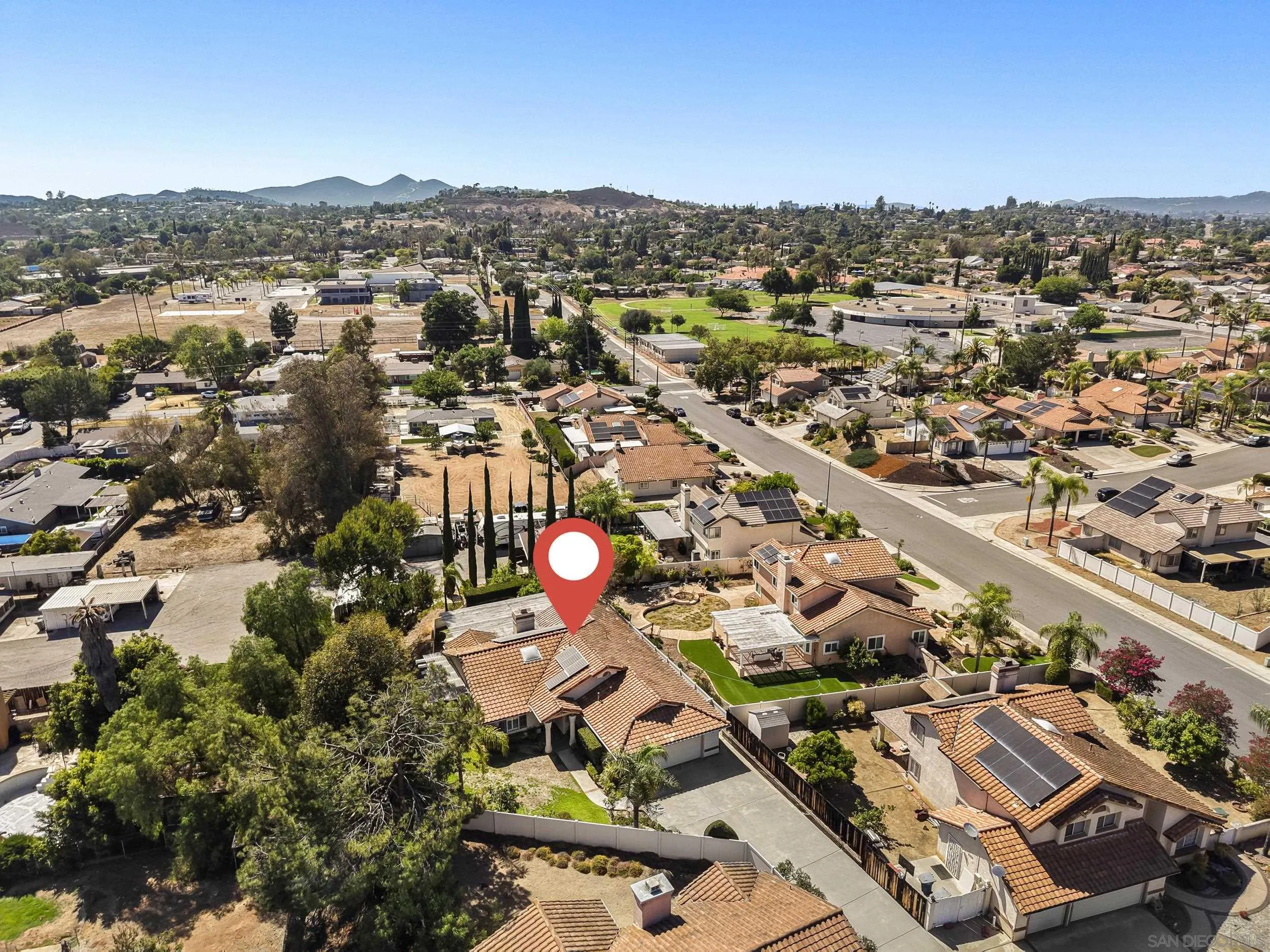https://cdn.realtyfeed.com/cdn/127/260018624/ce3d49f58ca3e68d536873c95847004b.webp