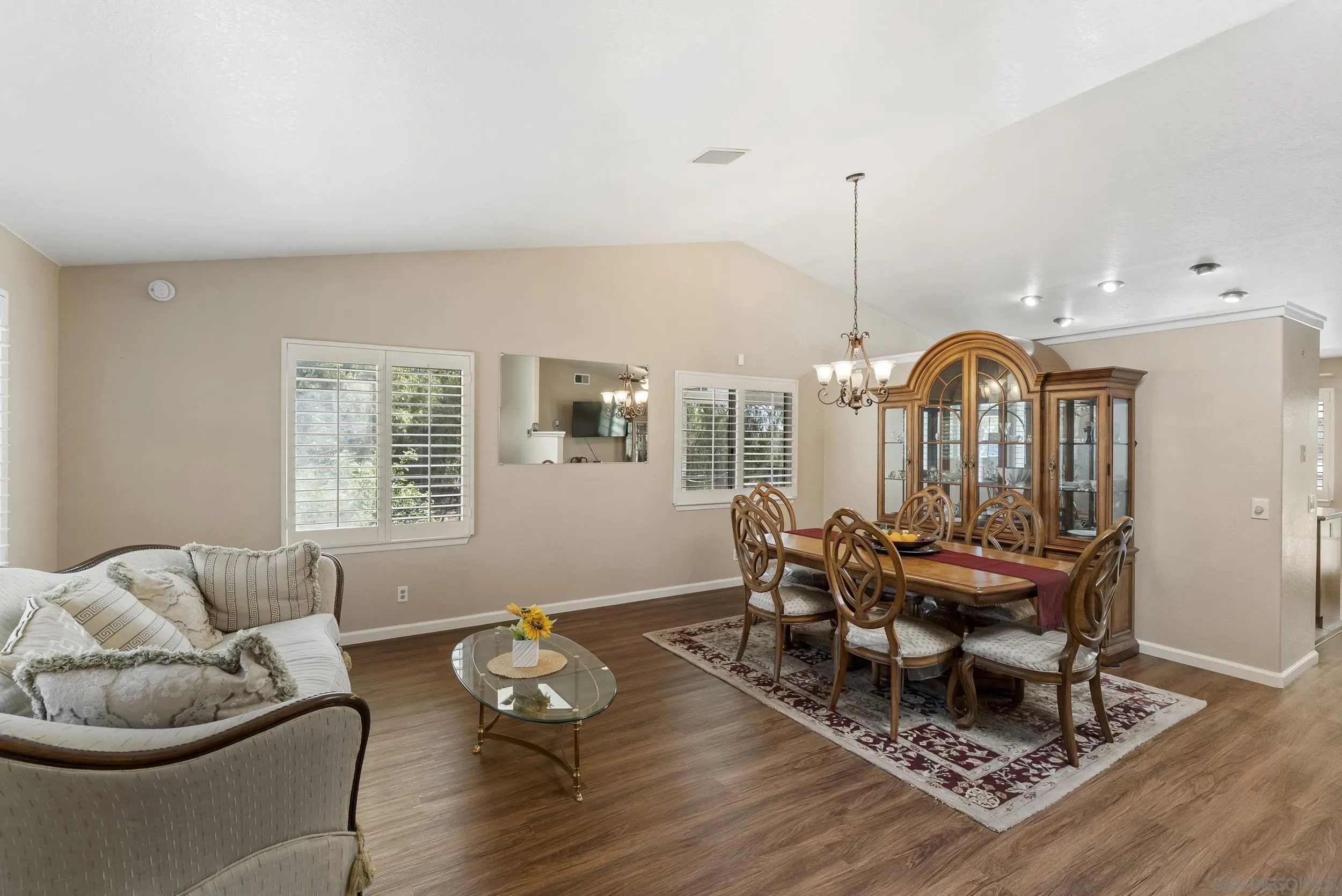 https://cdn.realtyfeed.com/cdn/127/260018624/d0ced90c589052b907564ee774f89e6d.webp