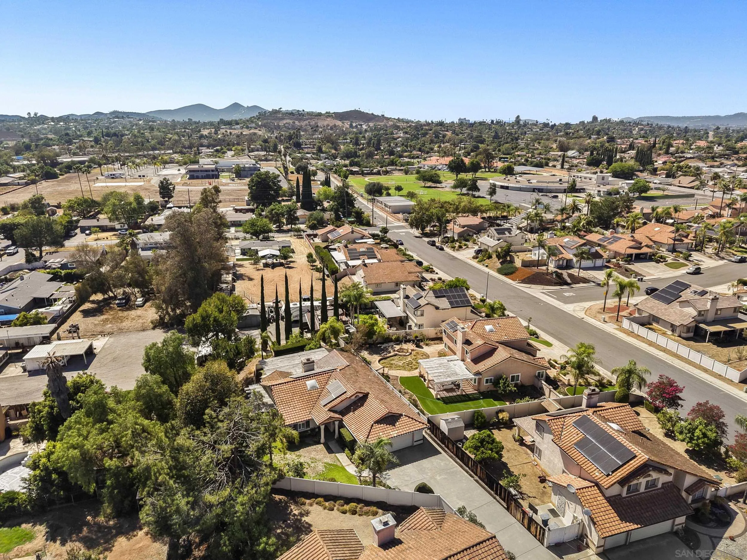 https://cdn.realtyfeed.com/cdn/127/260018624/dab2c7406fb00e56033352acc3cc2e48.webp