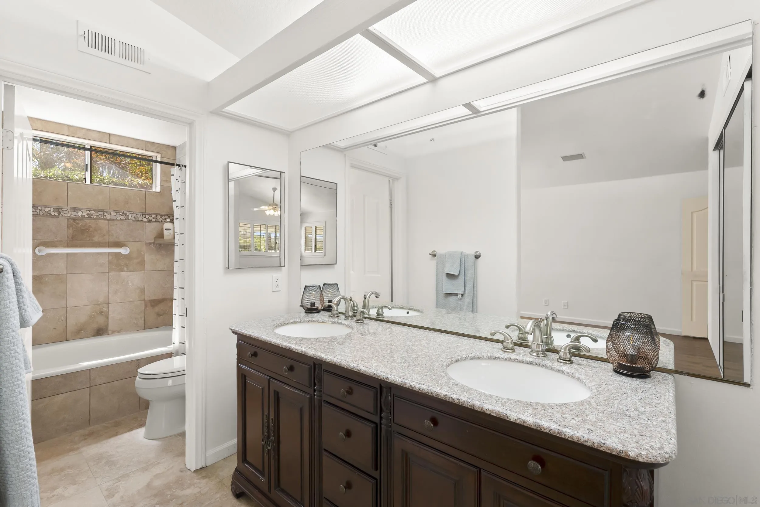 https://cdn.realtyfeed.com/cdn/127/260018624/e6499784929e6ae6347dd1a39bf27a6d.webp