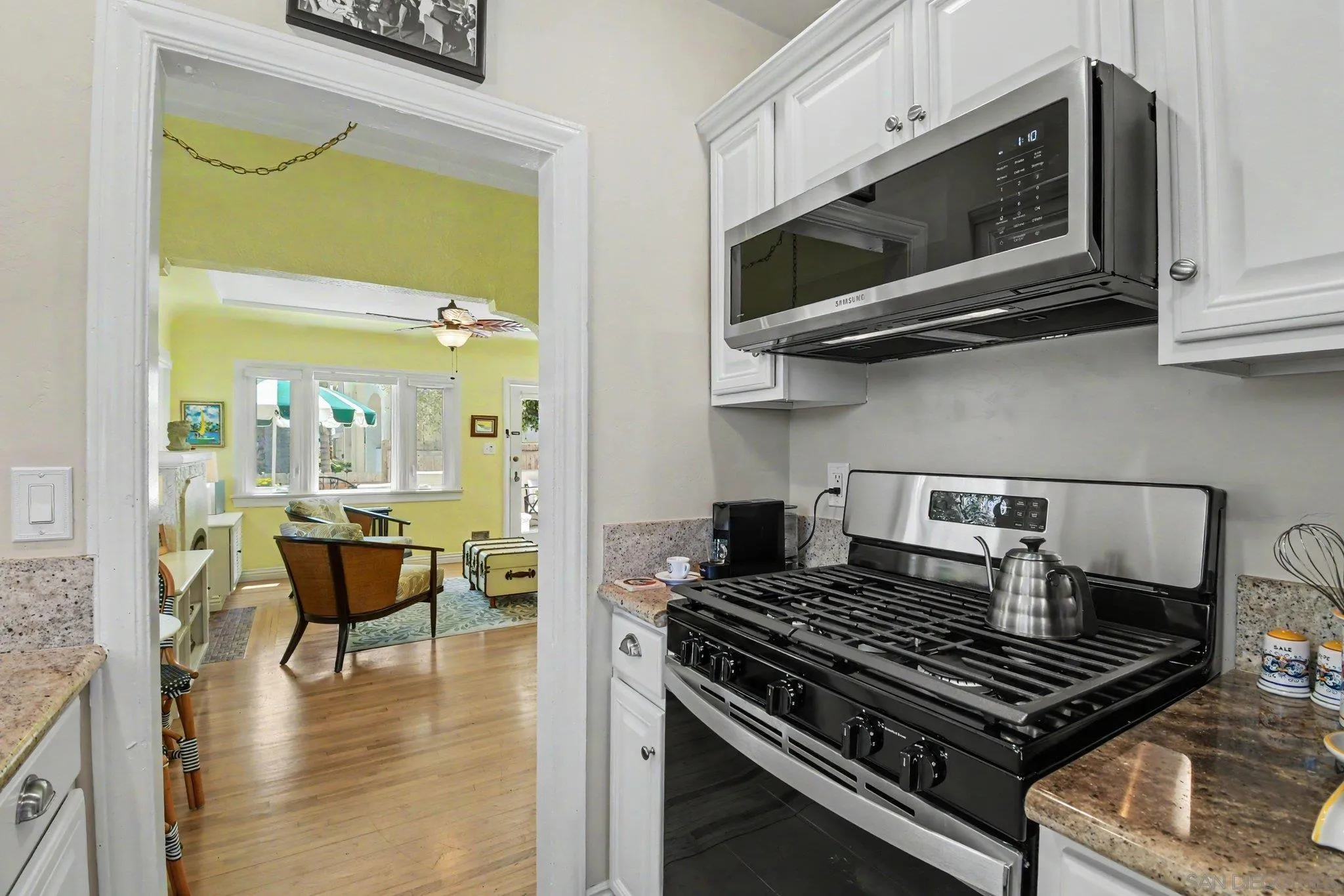 https://cdn.realtyfeed.com/cdn/127/260018626/80c0470e999f834c9b225cb521721dc3.webp